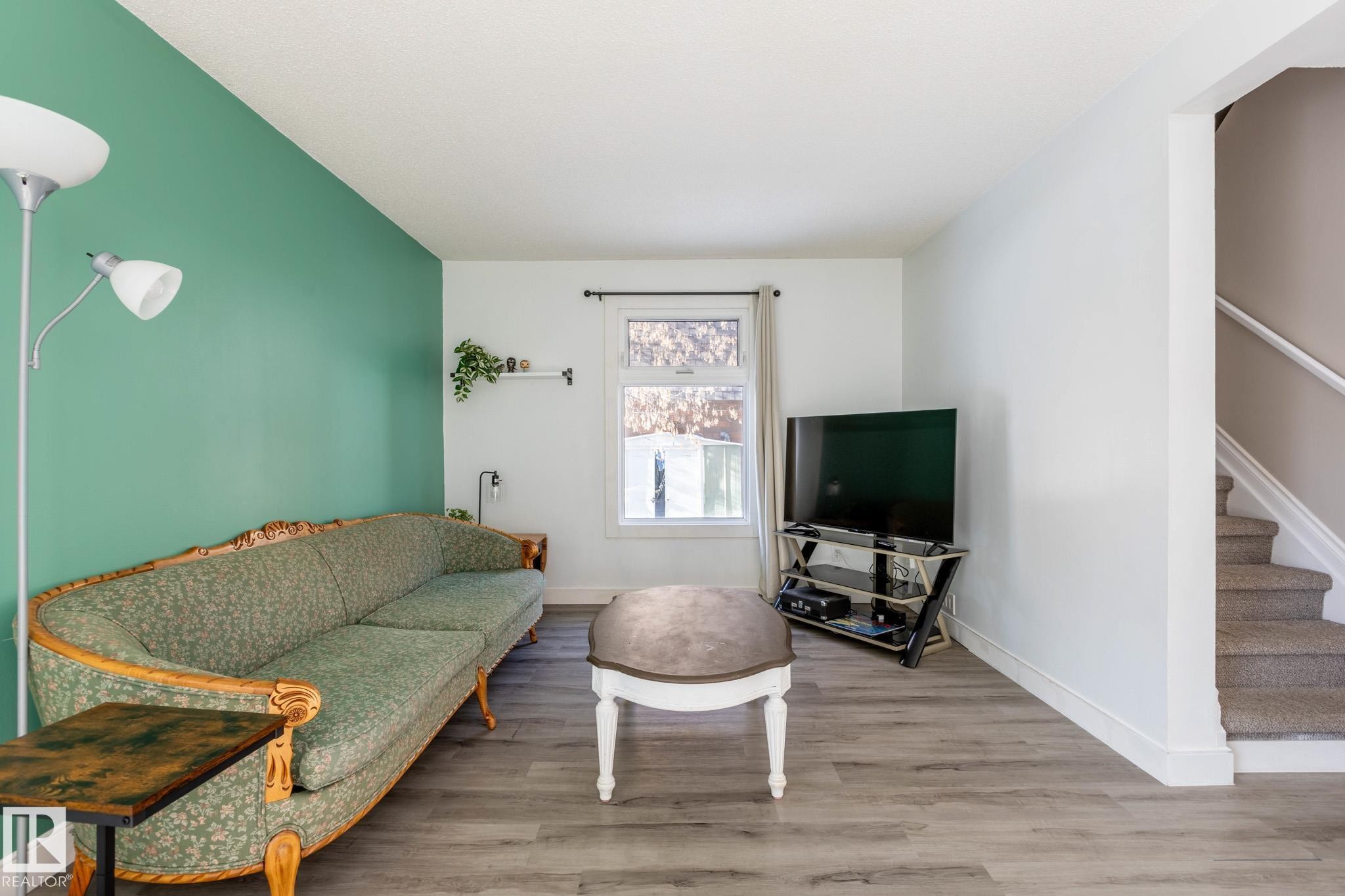 19 Greenfield Estates, St. Albert, AB - Indoor Photo Showing Living Room