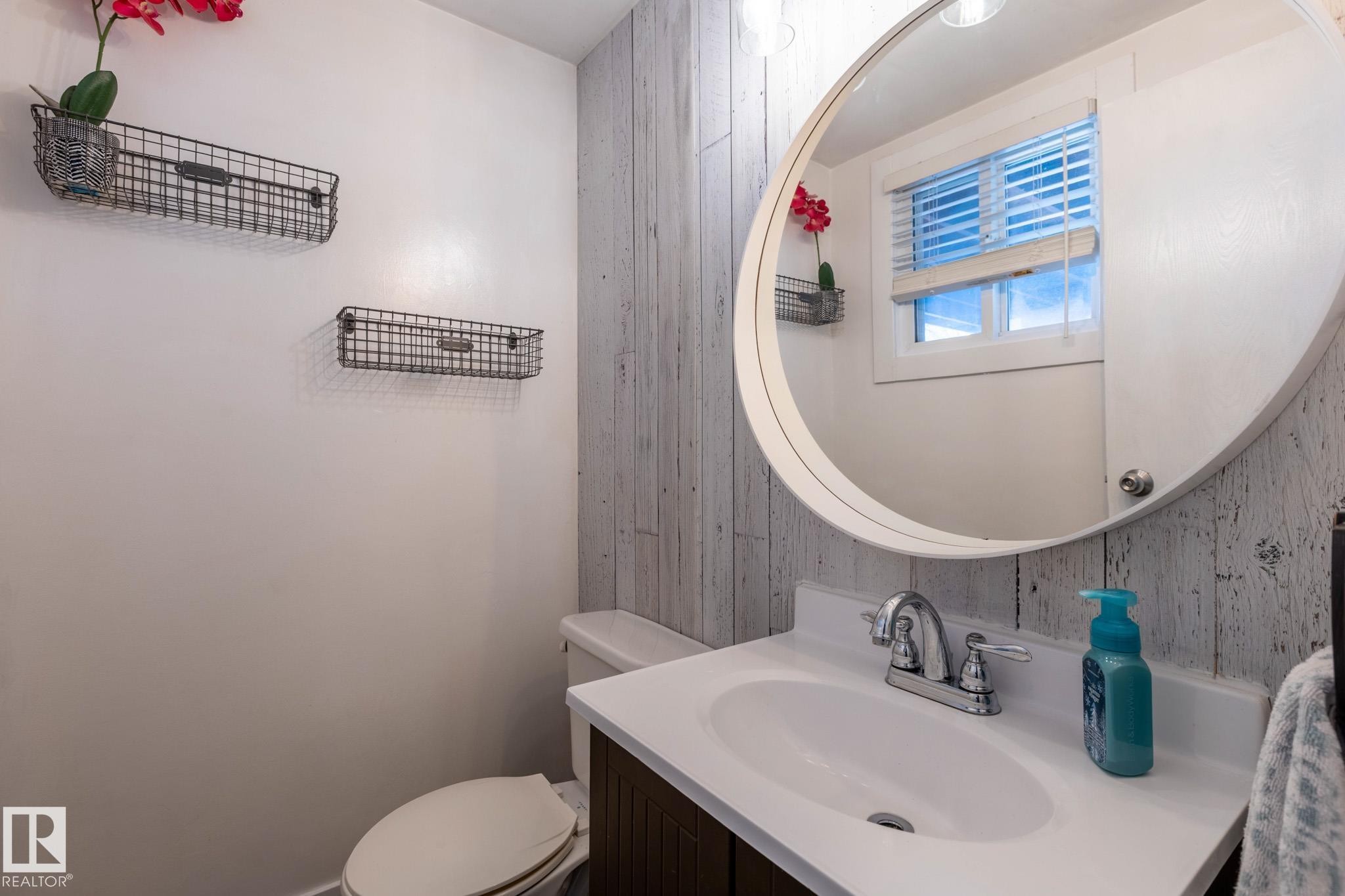 19 Greenfield Estates, St. Albert, AB - Indoor Photo Showing Bathroom