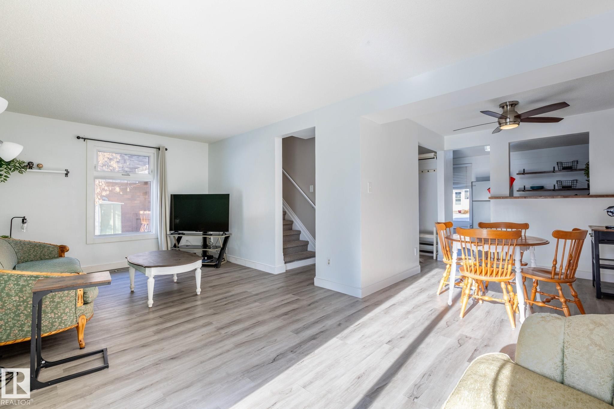 19 Greenfield Estates, St. Albert, AB - Indoor Photo Showing Other Room