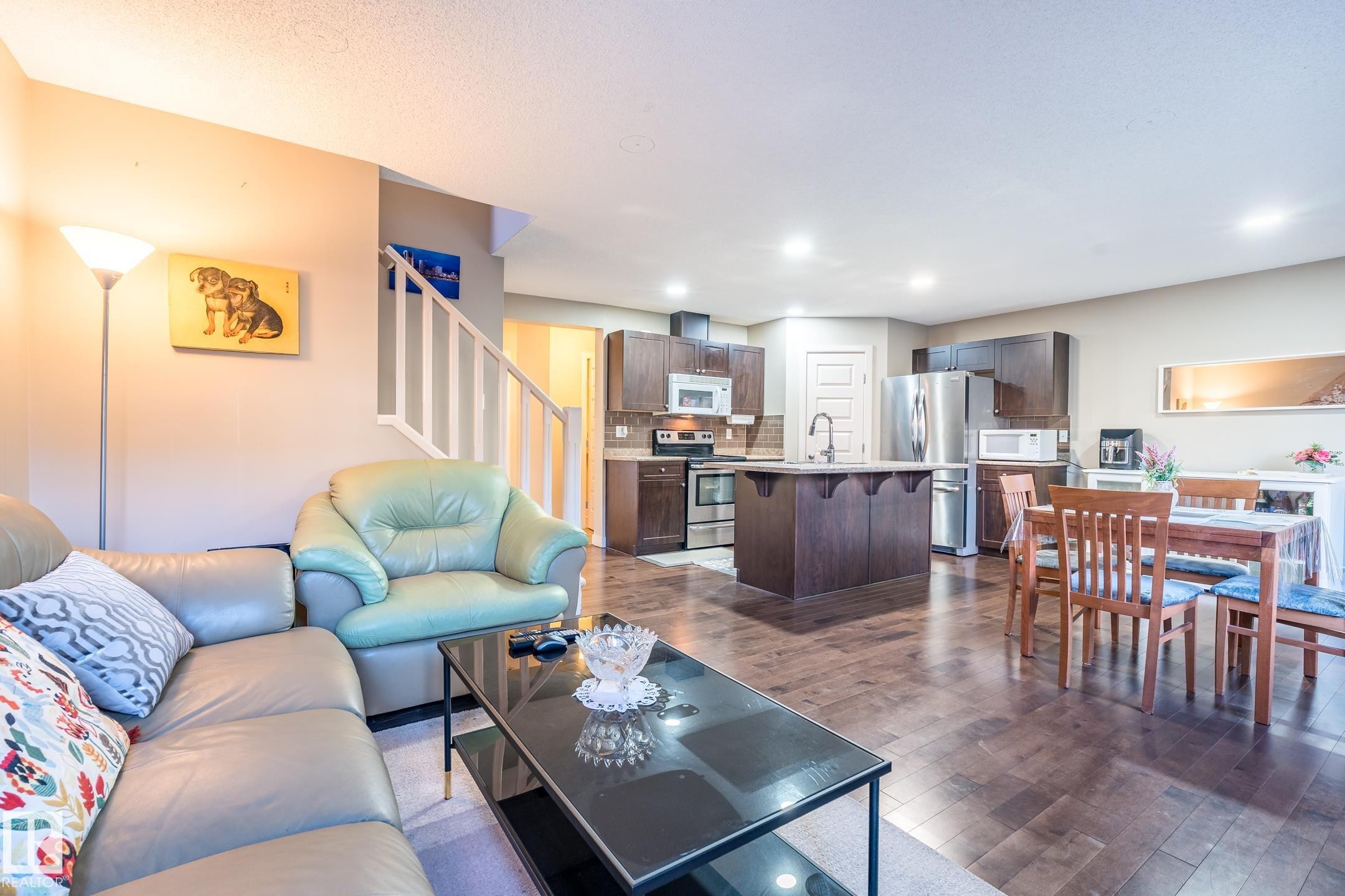 1692 Cunningham Way, Edmonton, AB - Indoor Photo Showing Living Room