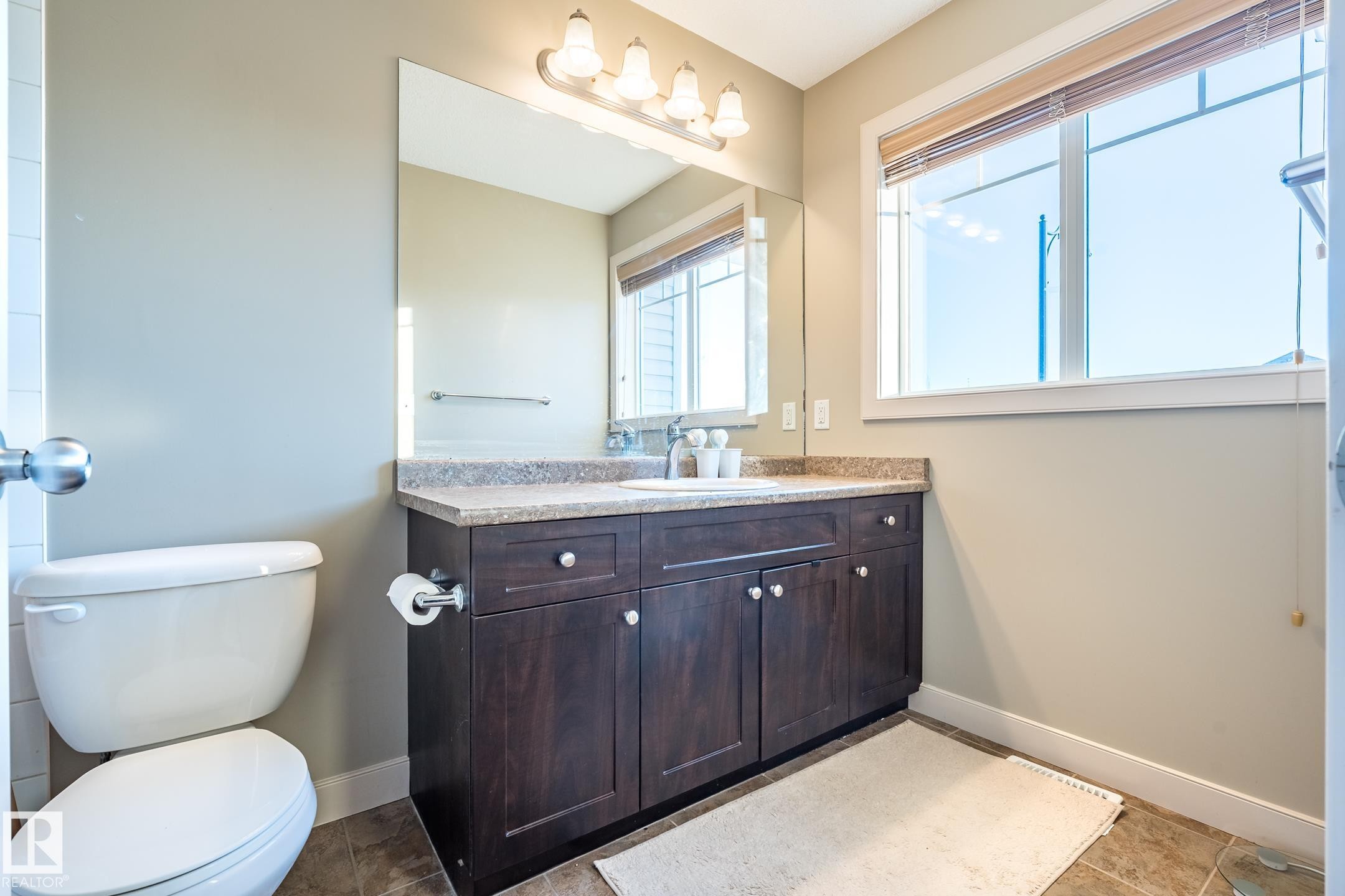 1692 Cunningham Way, Edmonton, AB - Indoor Photo Showing Bathroom
