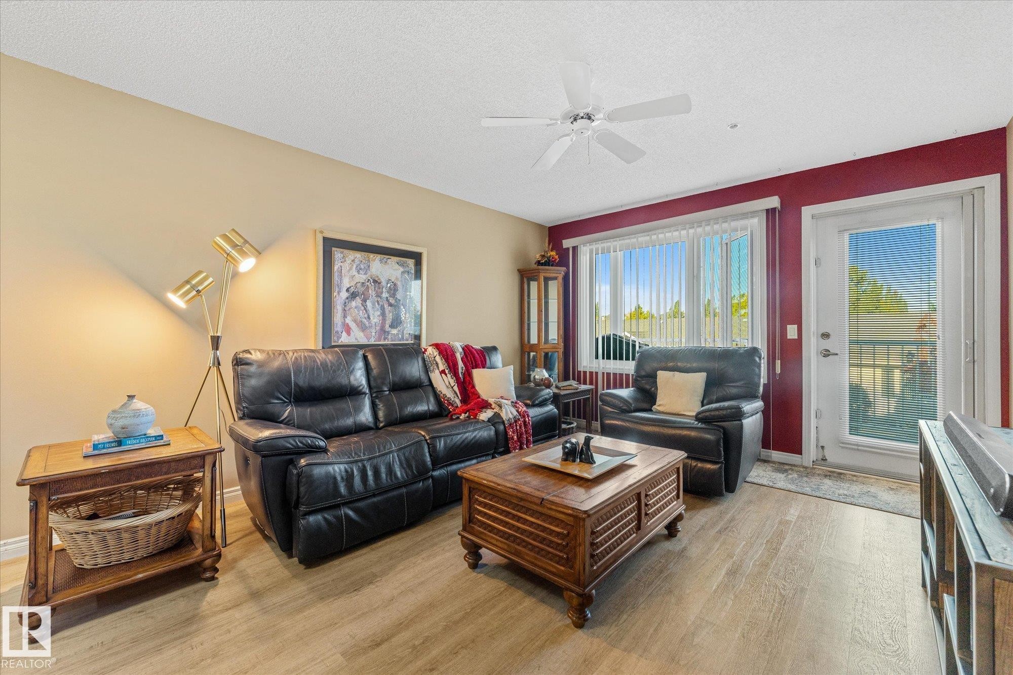 203 160 Kingswood Boulevard, St. Albert, AB - Indoor Photo Showing Living Room
