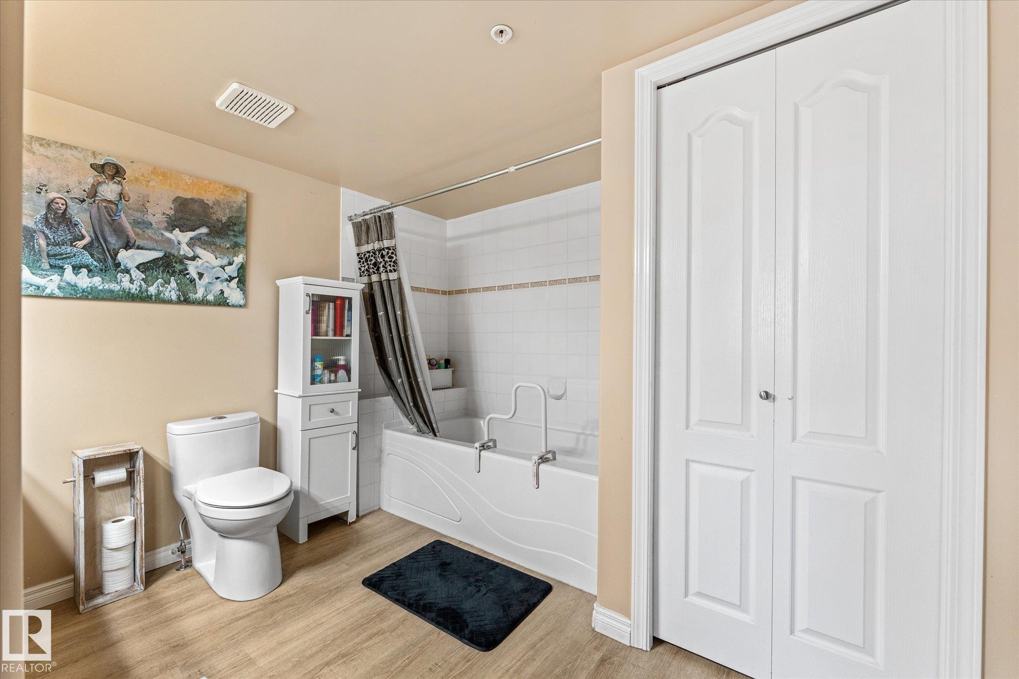 203 160 Kingswood Boulevard, St. Albert, AB - Indoor Photo Showing Bathroom