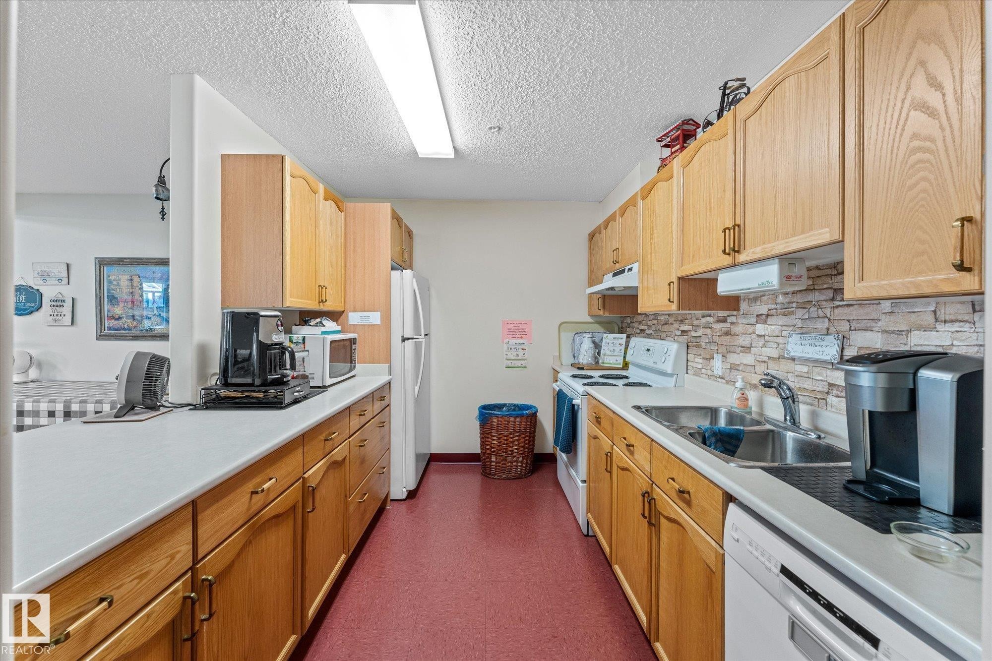203 160 Kingswood Boulevard, St. Albert, AB - Indoor Photo Showing Kitchen With Double Sink