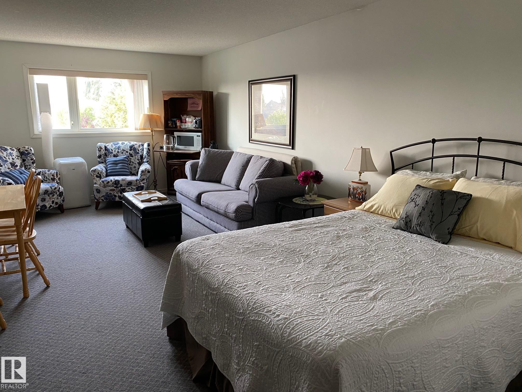 203 160 Kingswood Boulevard, St. Albert, AB - Indoor Photo Showing Bedroom