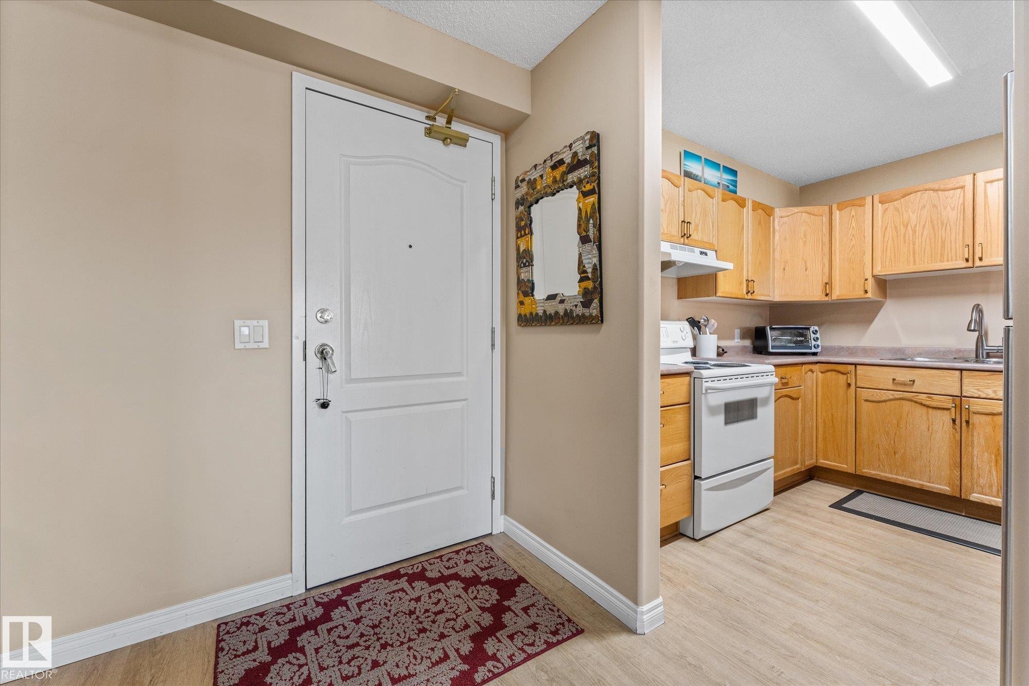 203 160 Kingswood Boulevard, St. Albert, AB - Indoor Photo Showing Kitchen