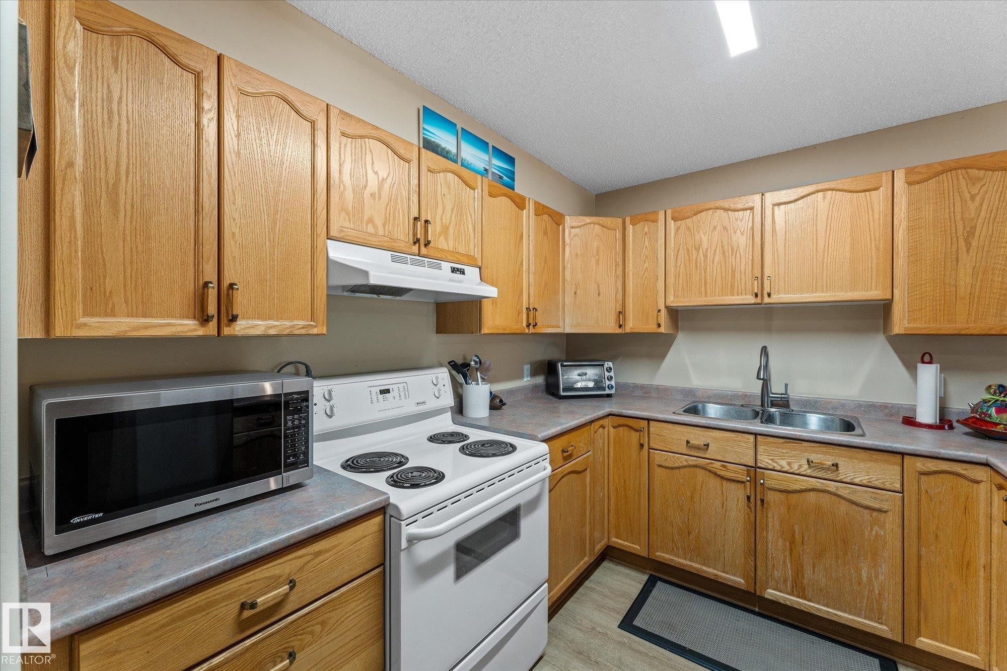 203 160 Kingswood Boulevard, St. Albert, AB - Indoor Photo Showing Kitchen With Double Sink