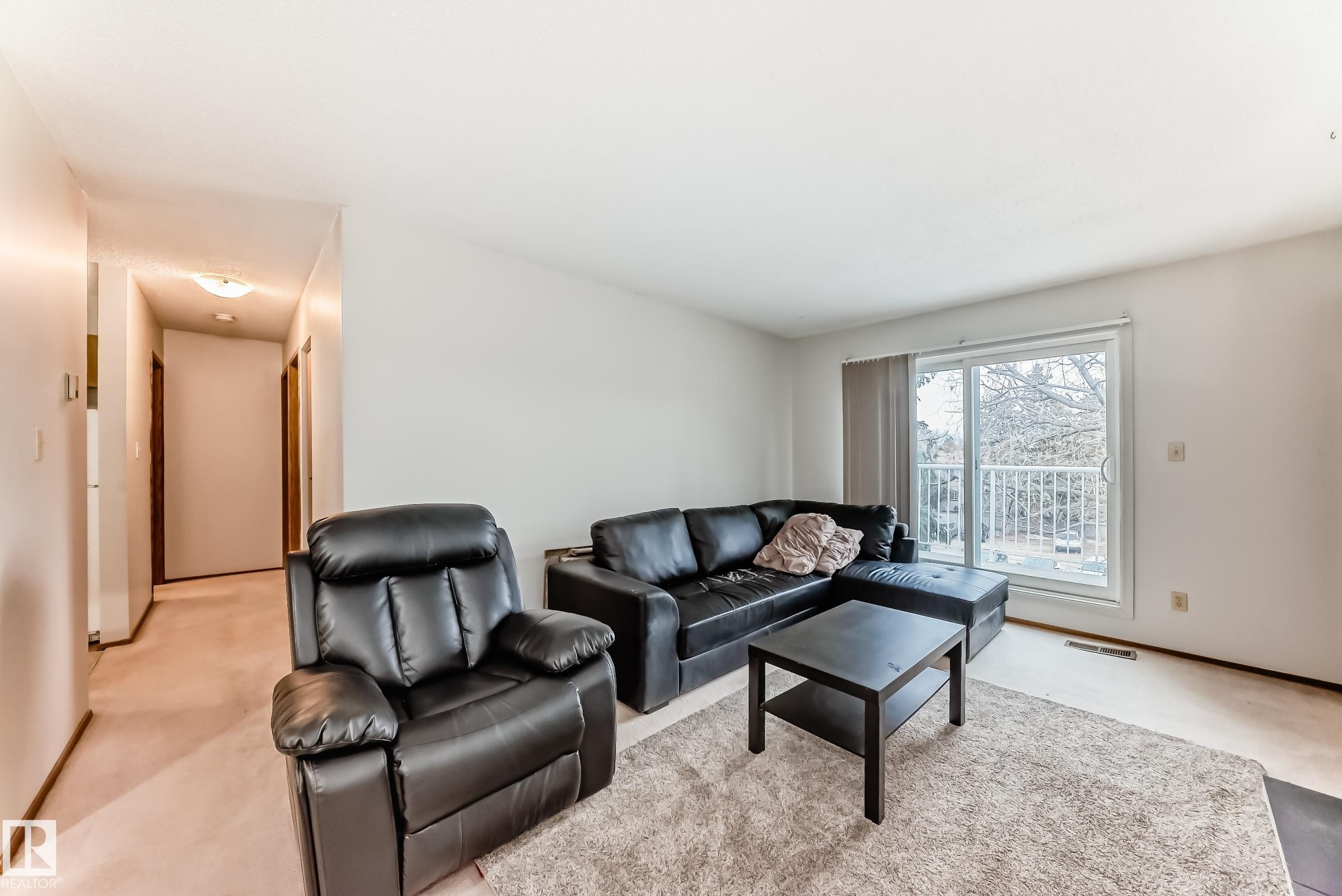 307 60 Alpine Place, St. Albert, AB - Indoor Photo Showing Living Room