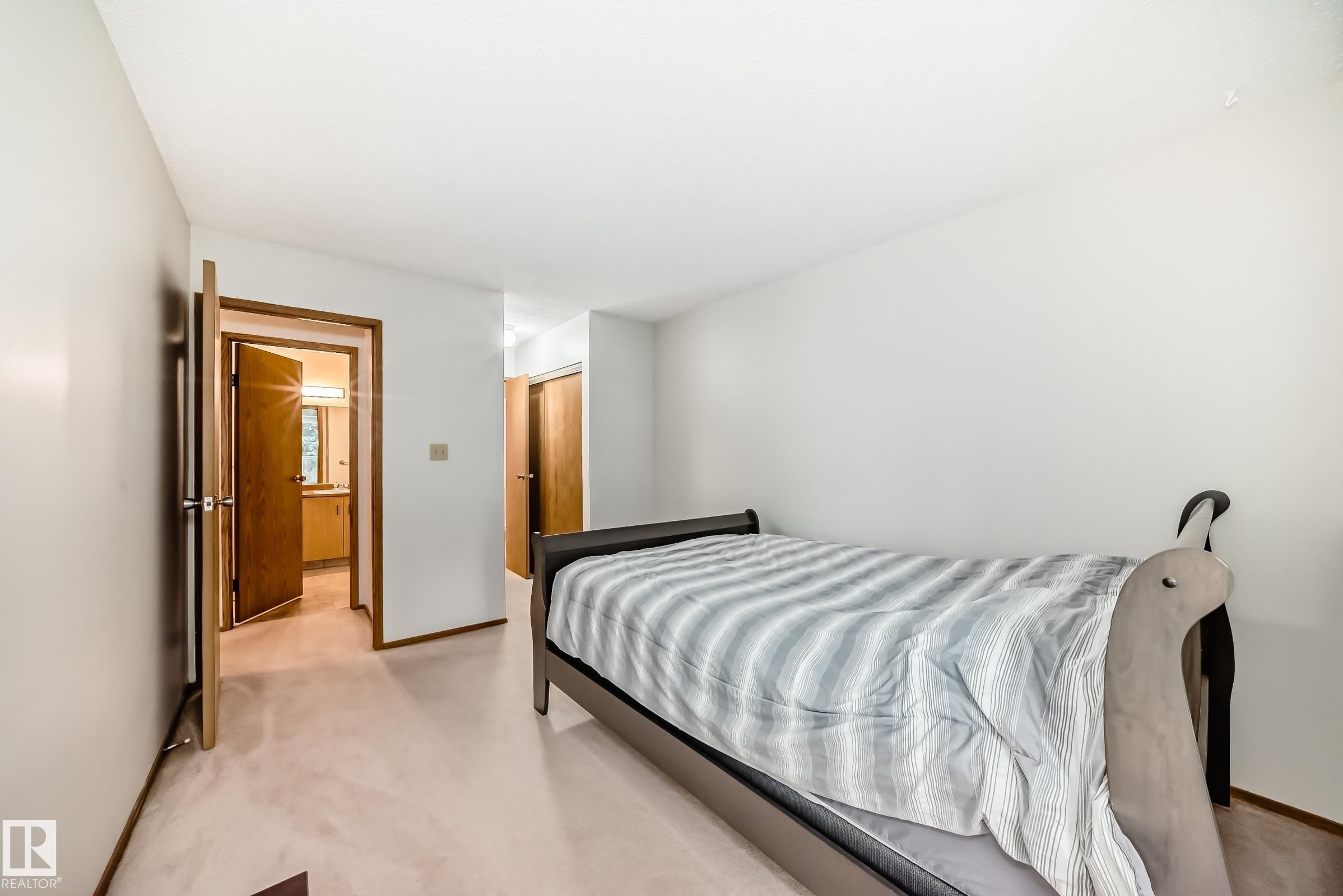 307 60 Alpine Place, St. Albert, AB - Indoor Photo Showing Bedroom