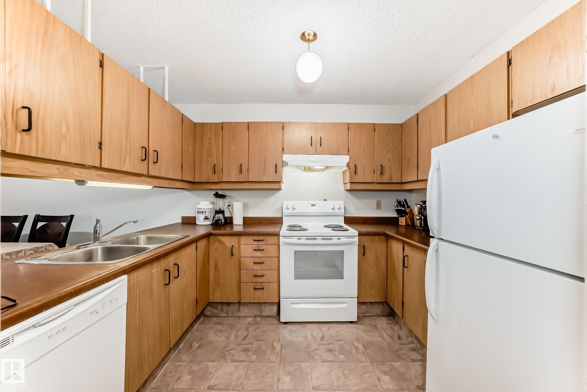307 60 Alpine Place, St. Albert, AB - Indoor Photo Showing Kitchen With Double Sink