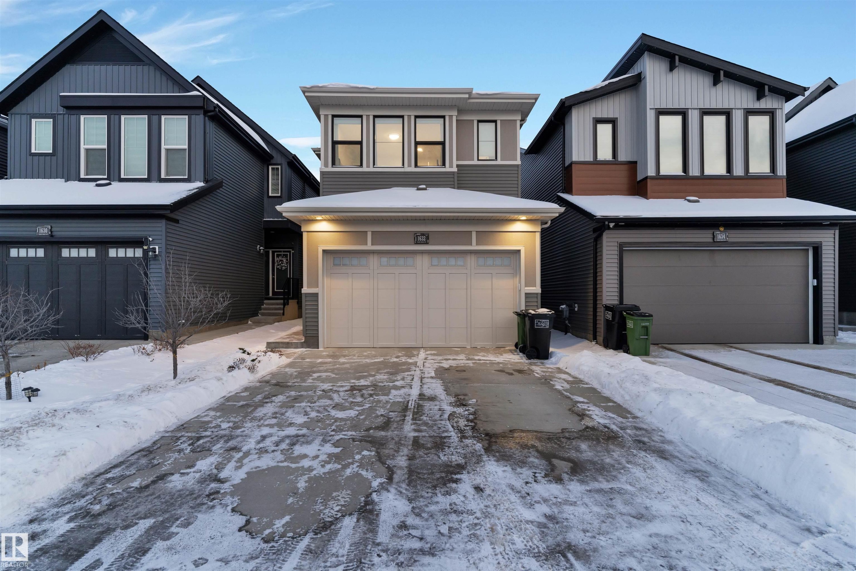 1632 Plum Circle, Edmonton, AB - Outdoor With Facade