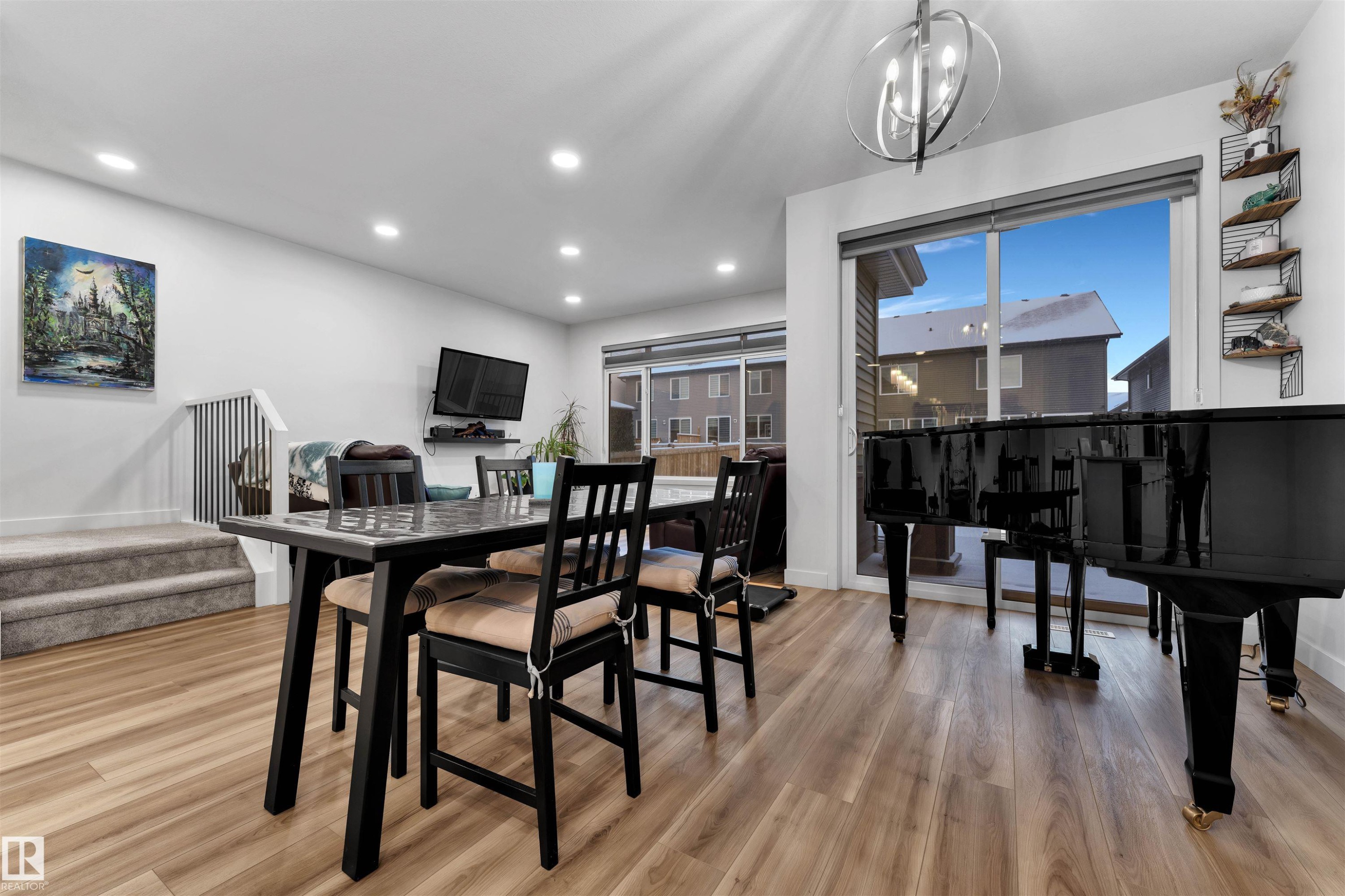 1632 Plum Circle, Edmonton, AB - Indoor Photo Showing Dining Room