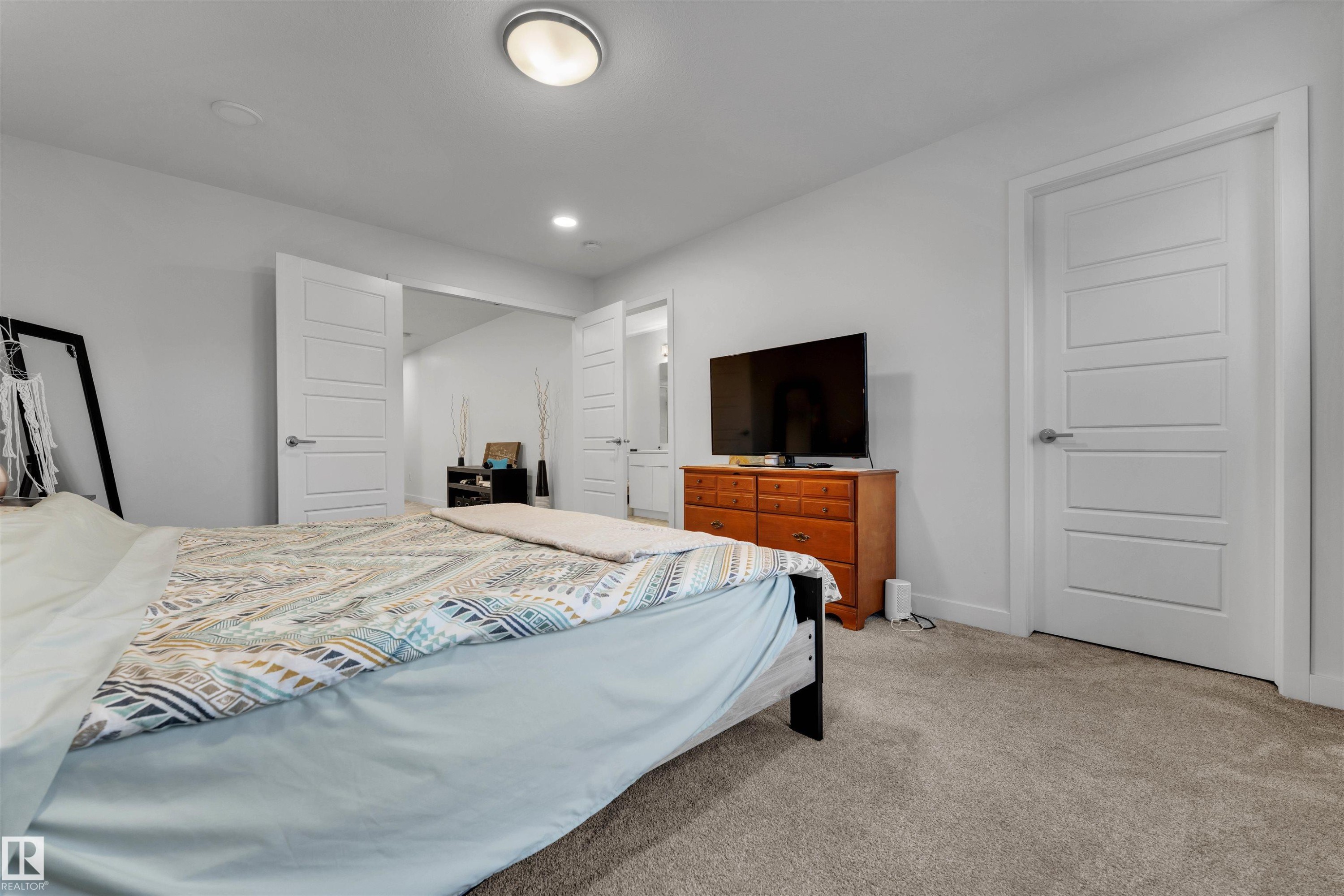 1632 Plum Circle, Edmonton, AB - Indoor Photo Showing Bedroom