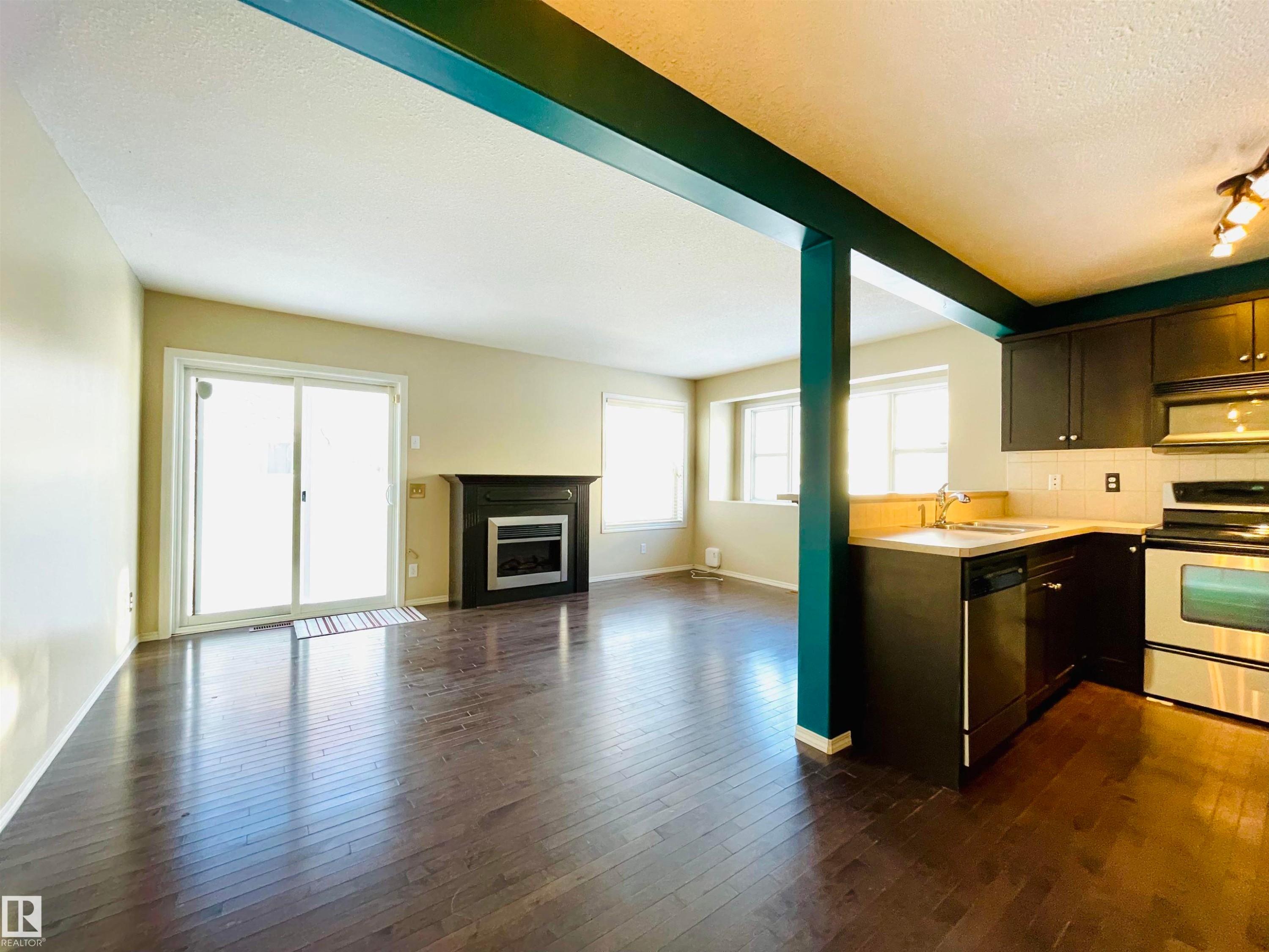 78 230 Edwards Drive, Edmonton, AB - Indoor Photo Showing Kitchen With Fireplace