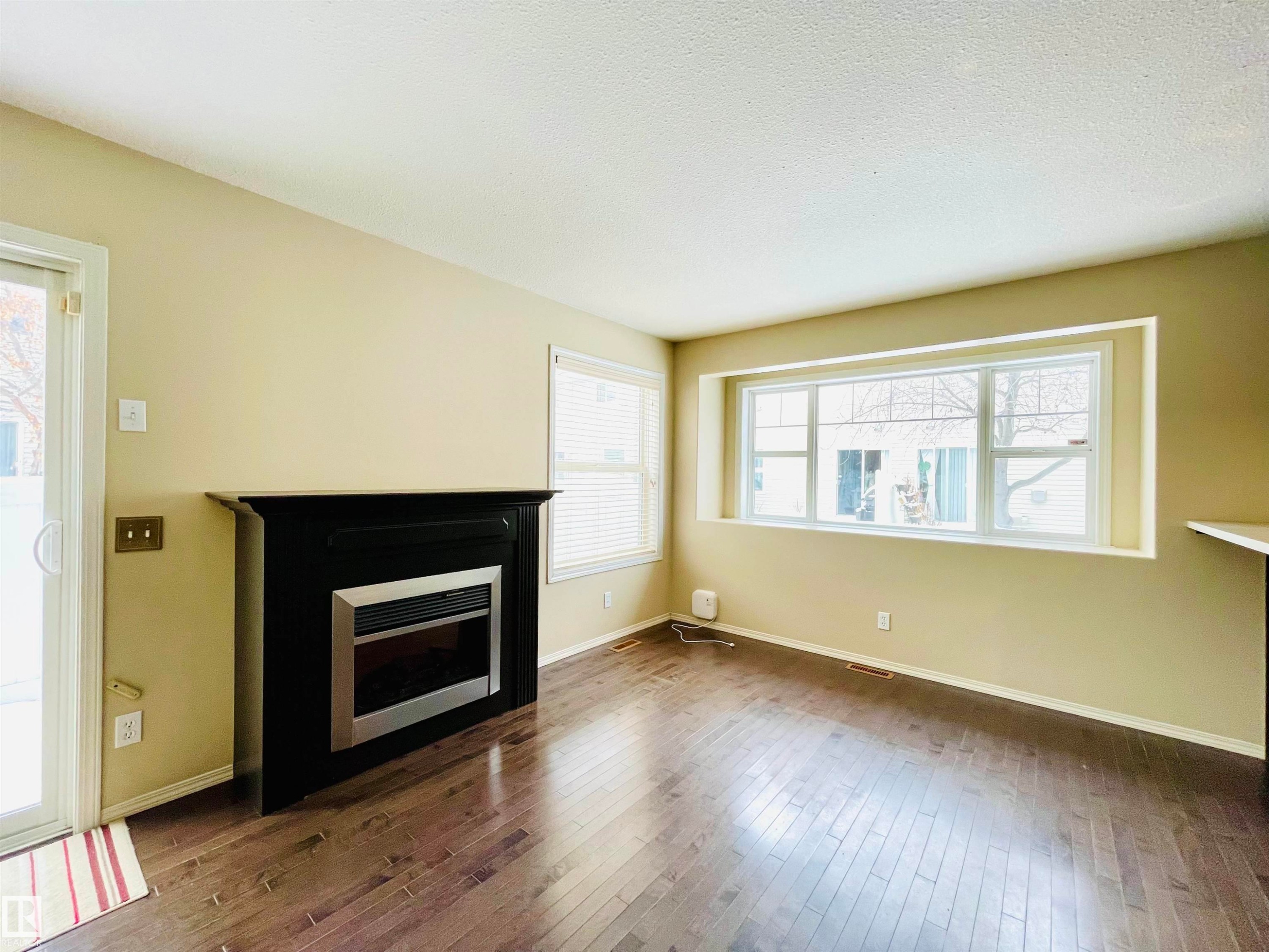 78 230 Edwards Drive, Edmonton, AB - Indoor Photo Showing Living Room With Fireplace