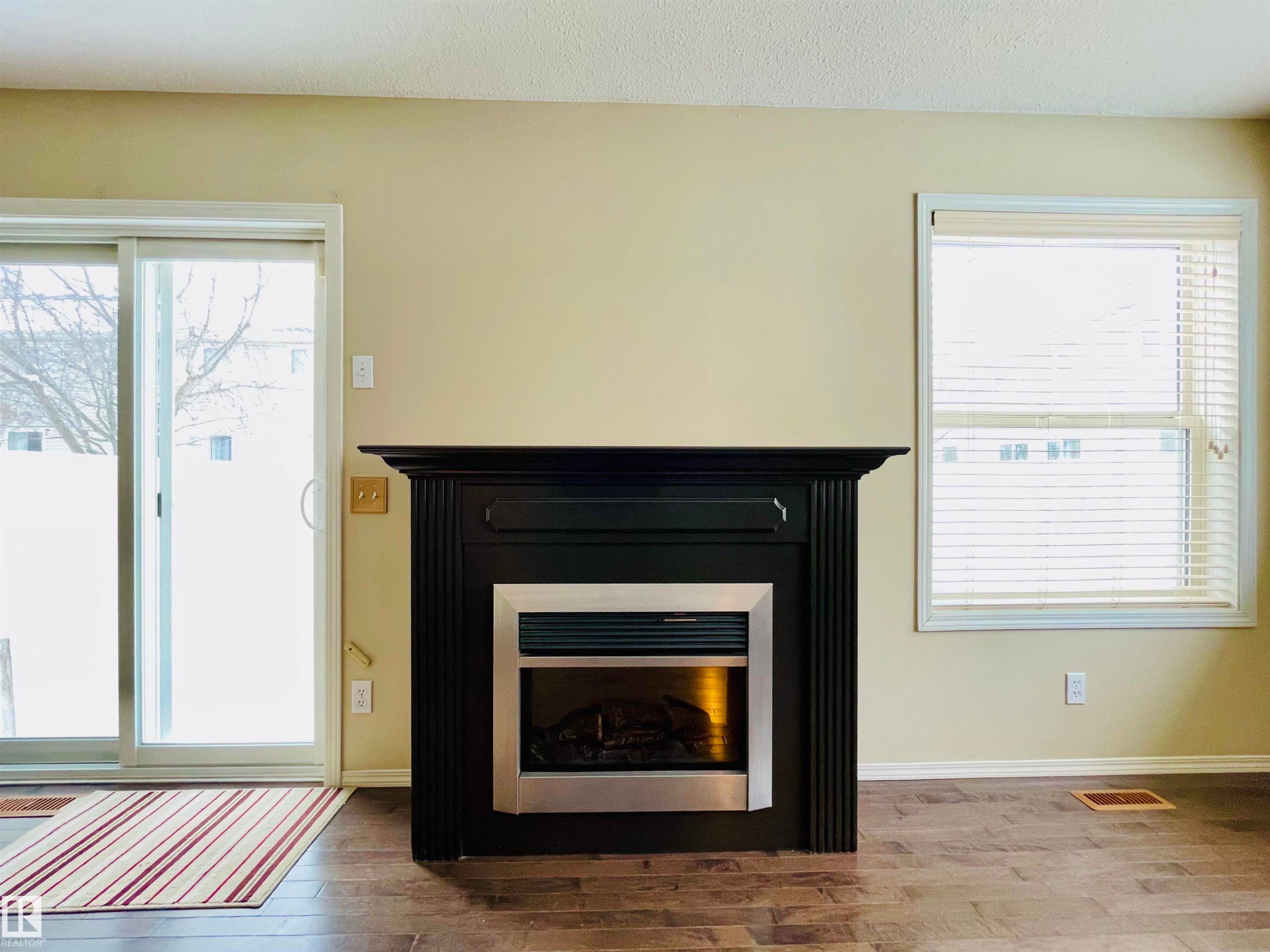 78 230 Edwards Drive, Edmonton, AB - Indoor Photo Showing Living Room With Fireplace