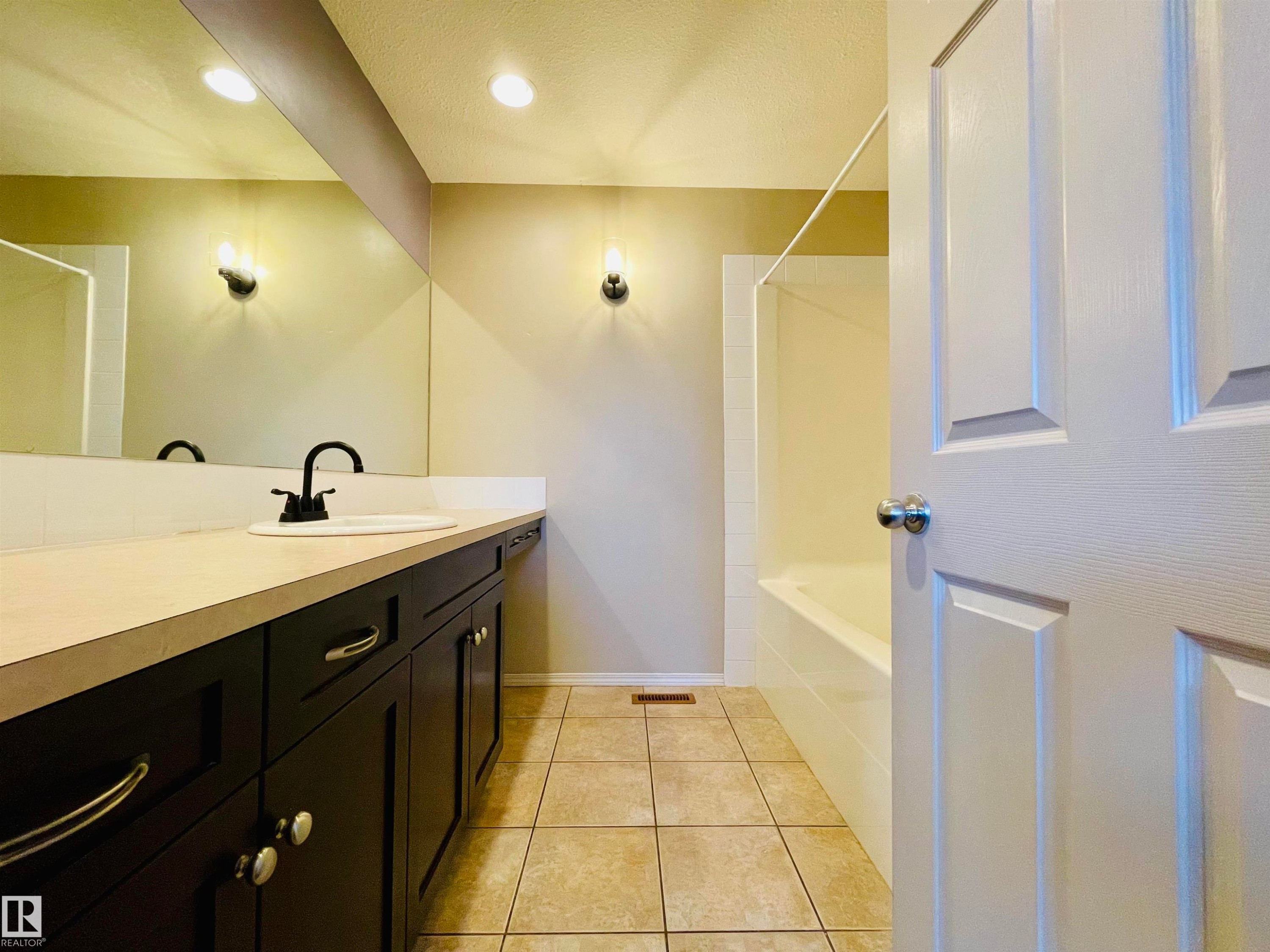 78 230 Edwards Drive, Edmonton, AB - Indoor Photo Showing Bathroom