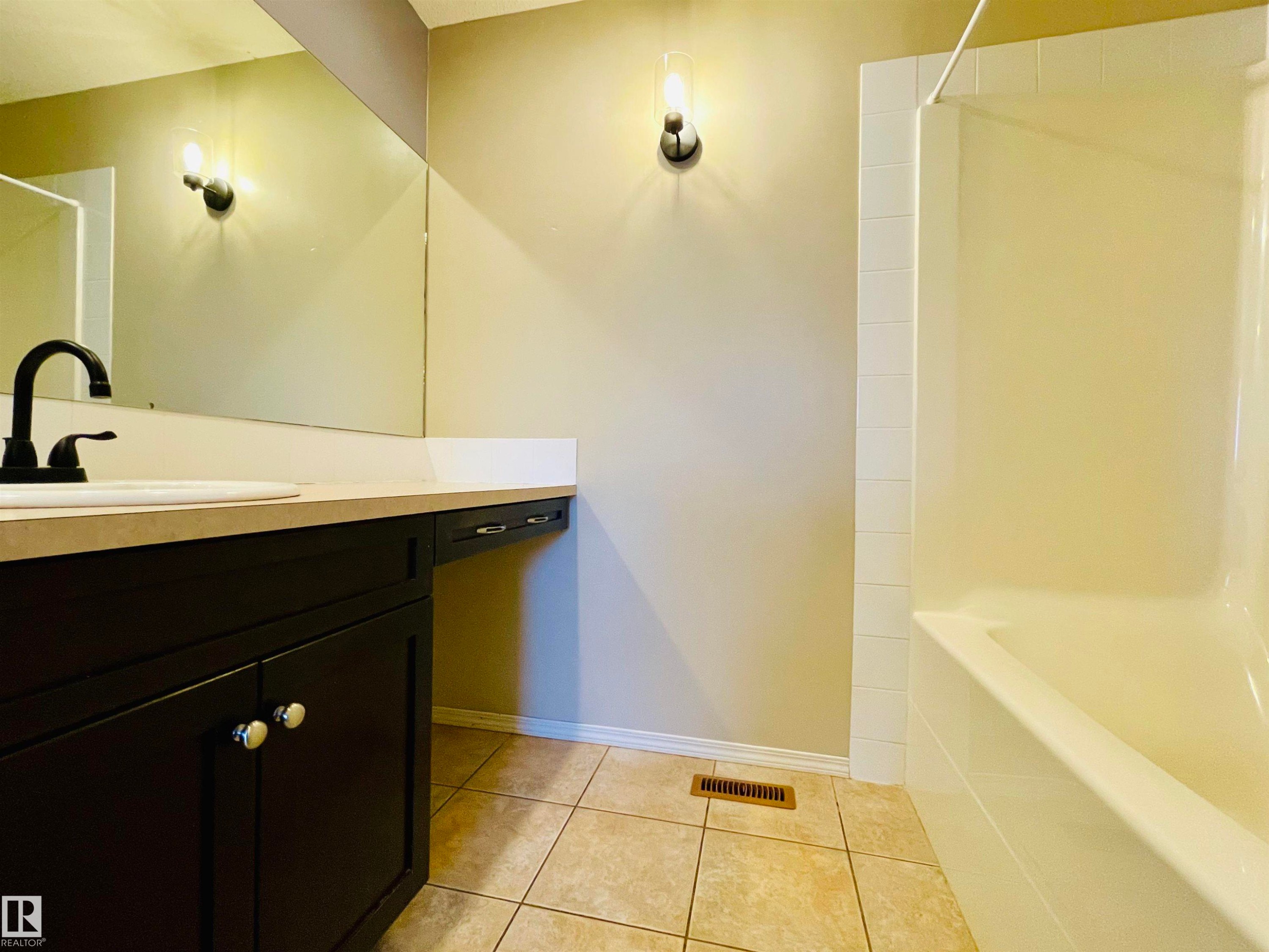 78 230 Edwards Drive, Edmonton, AB - Indoor Photo Showing Bathroom