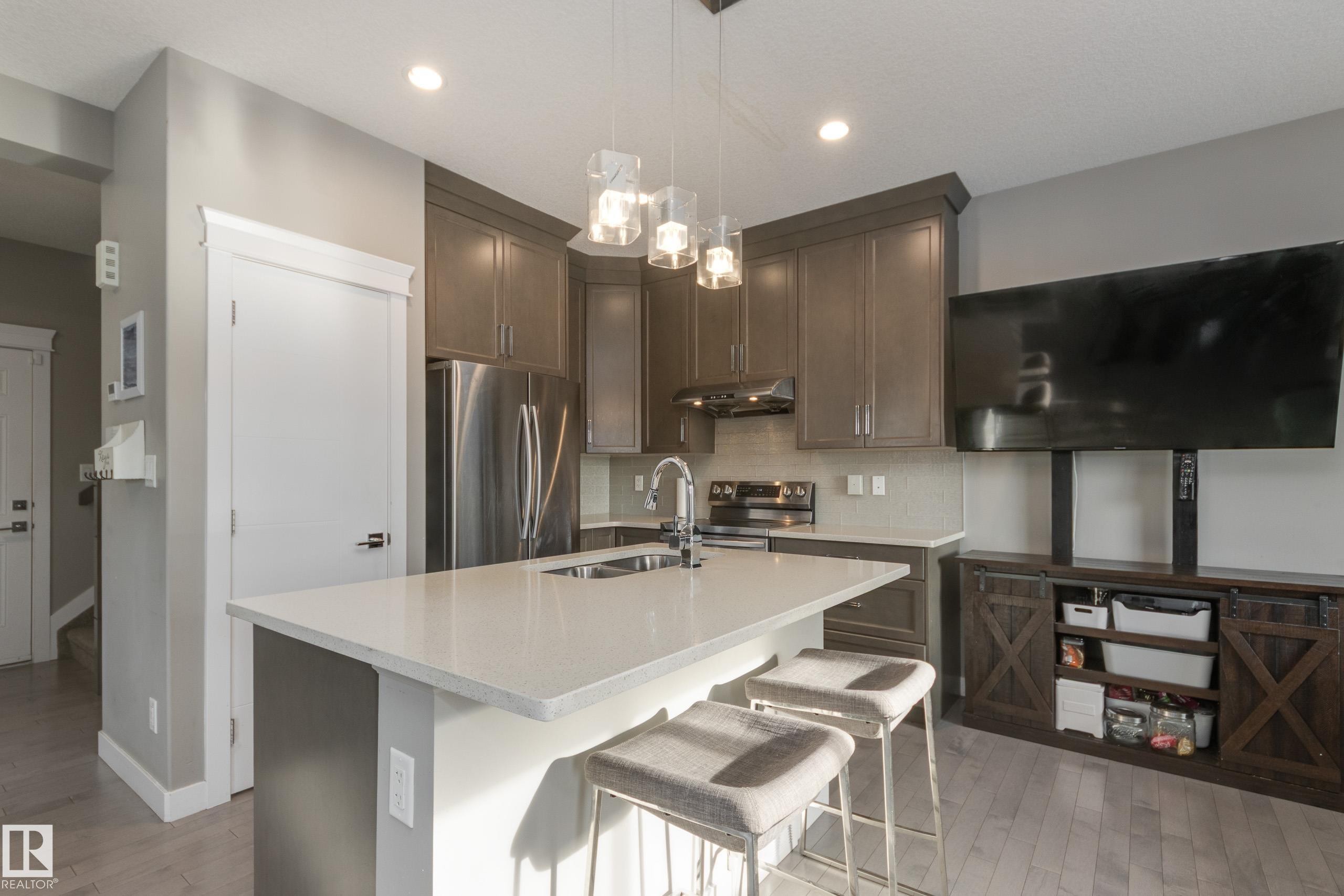 8729 Carson Way, Edmonton, AB - Indoor Photo Showing Kitchen With Double Sink With Upgraded Kitchen