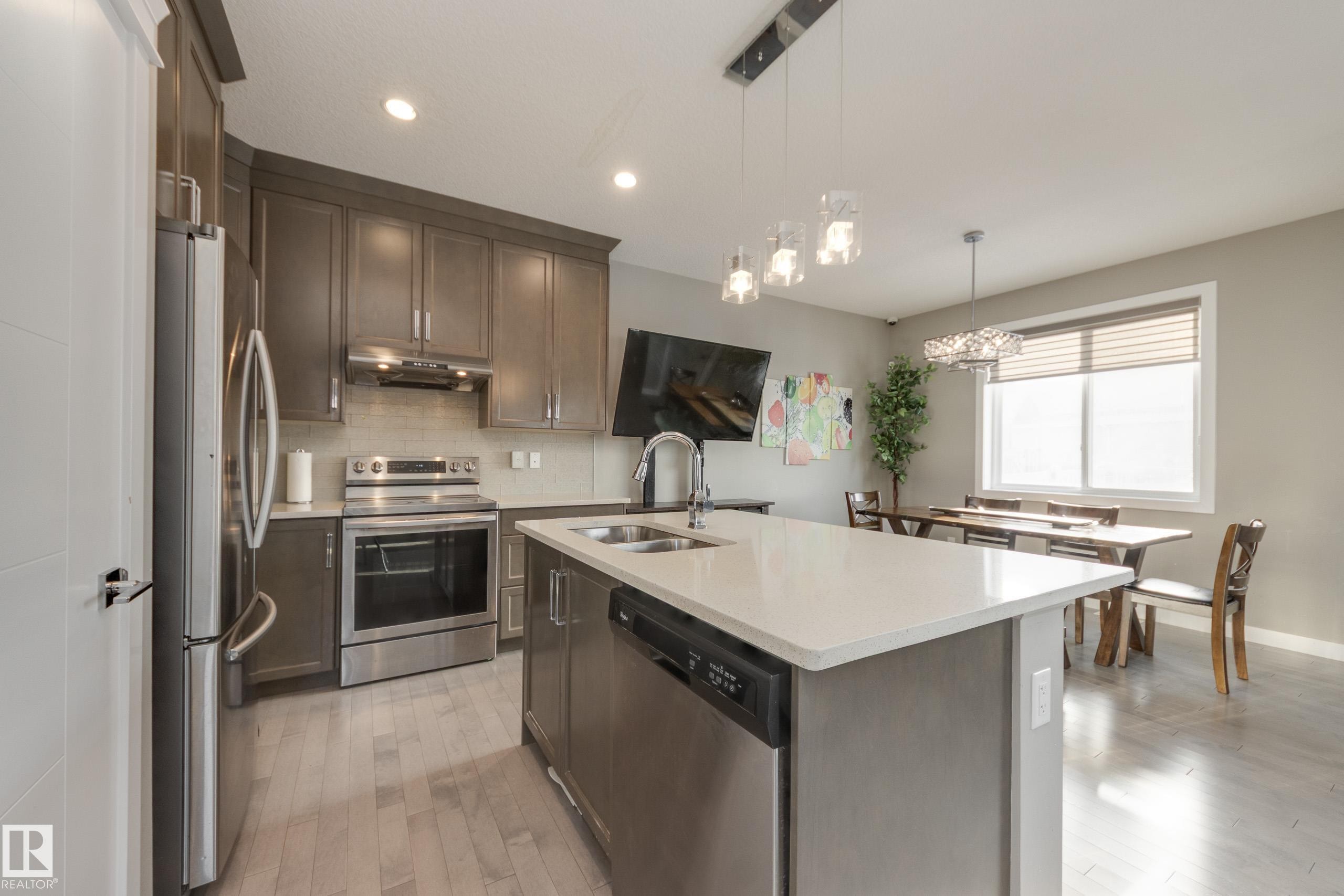 8729 Carson Way, Edmonton, AB - Indoor Photo Showing Kitchen With Double Sink With Upgraded Kitchen