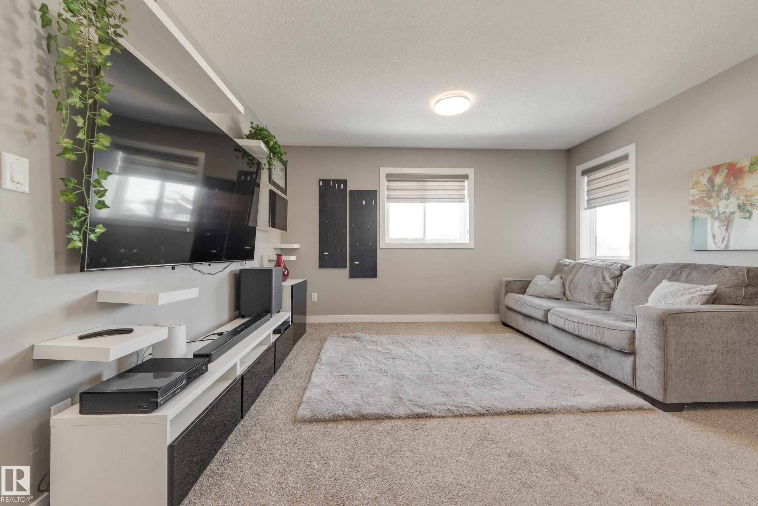 8729 Carson Way, Edmonton, AB - Indoor Photo Showing Living Room