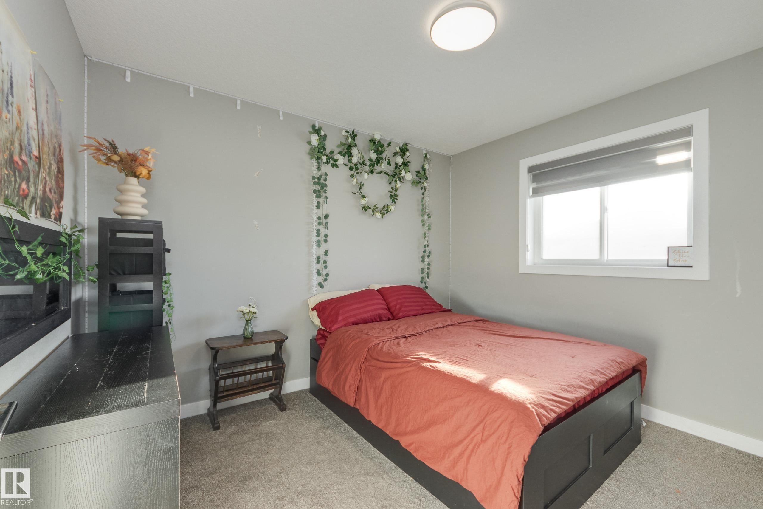 8729 Carson Way, Edmonton, AB - Indoor Photo Showing Bedroom