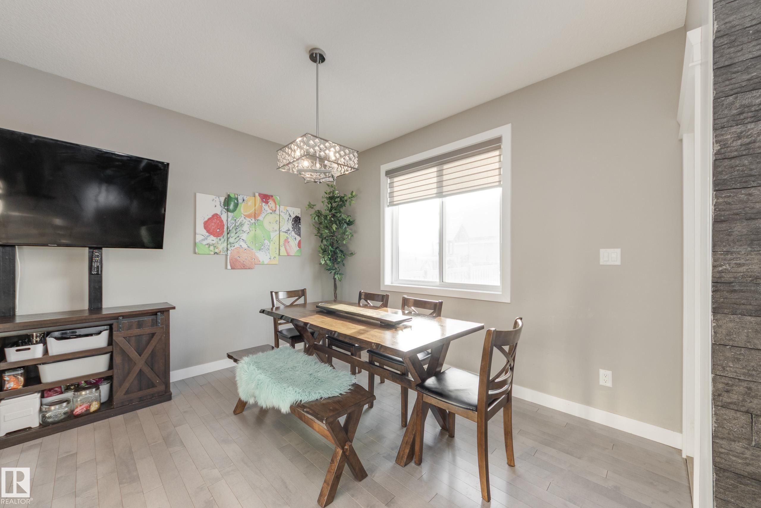 8729 Carson Way, Edmonton, AB - Indoor Photo Showing Dining Room