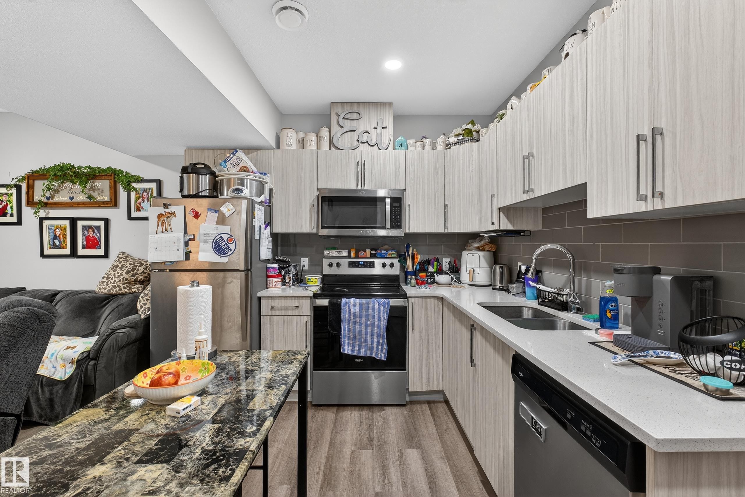 401 Black Stone Link, Leduc, AB - Indoor Photo Showing Kitchen With Double Sink