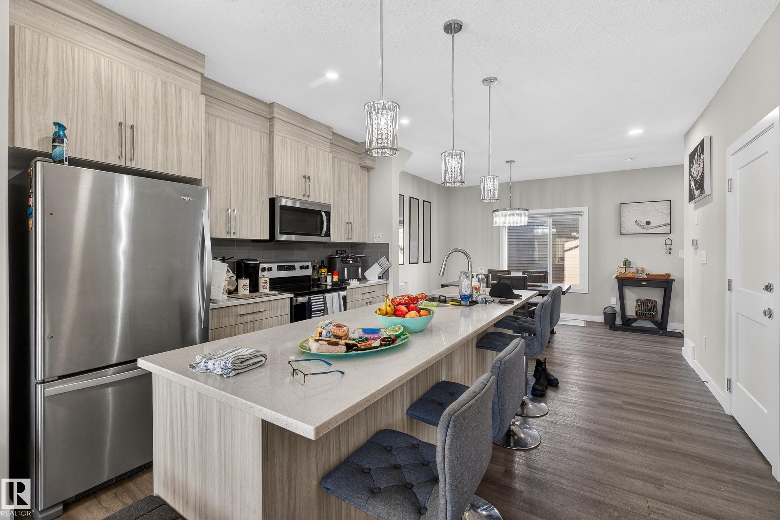 401 Black Stone Link, Leduc, AB - Indoor Photo Showing Kitchen With Upgraded Kitchen