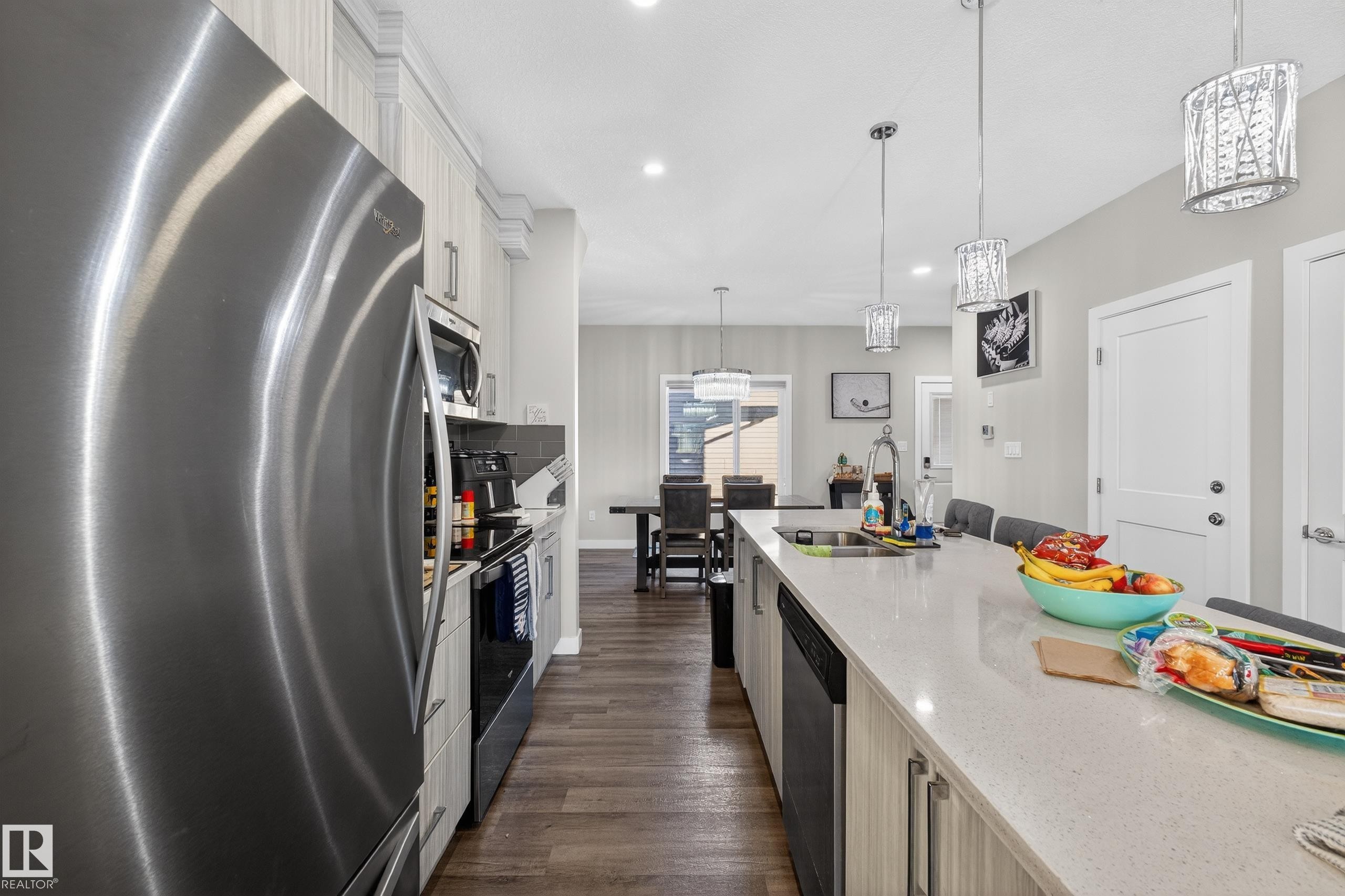 401 Black Stone Link, Leduc, AB - Indoor Photo Showing Kitchen With Double Sink With Upgraded Kitchen