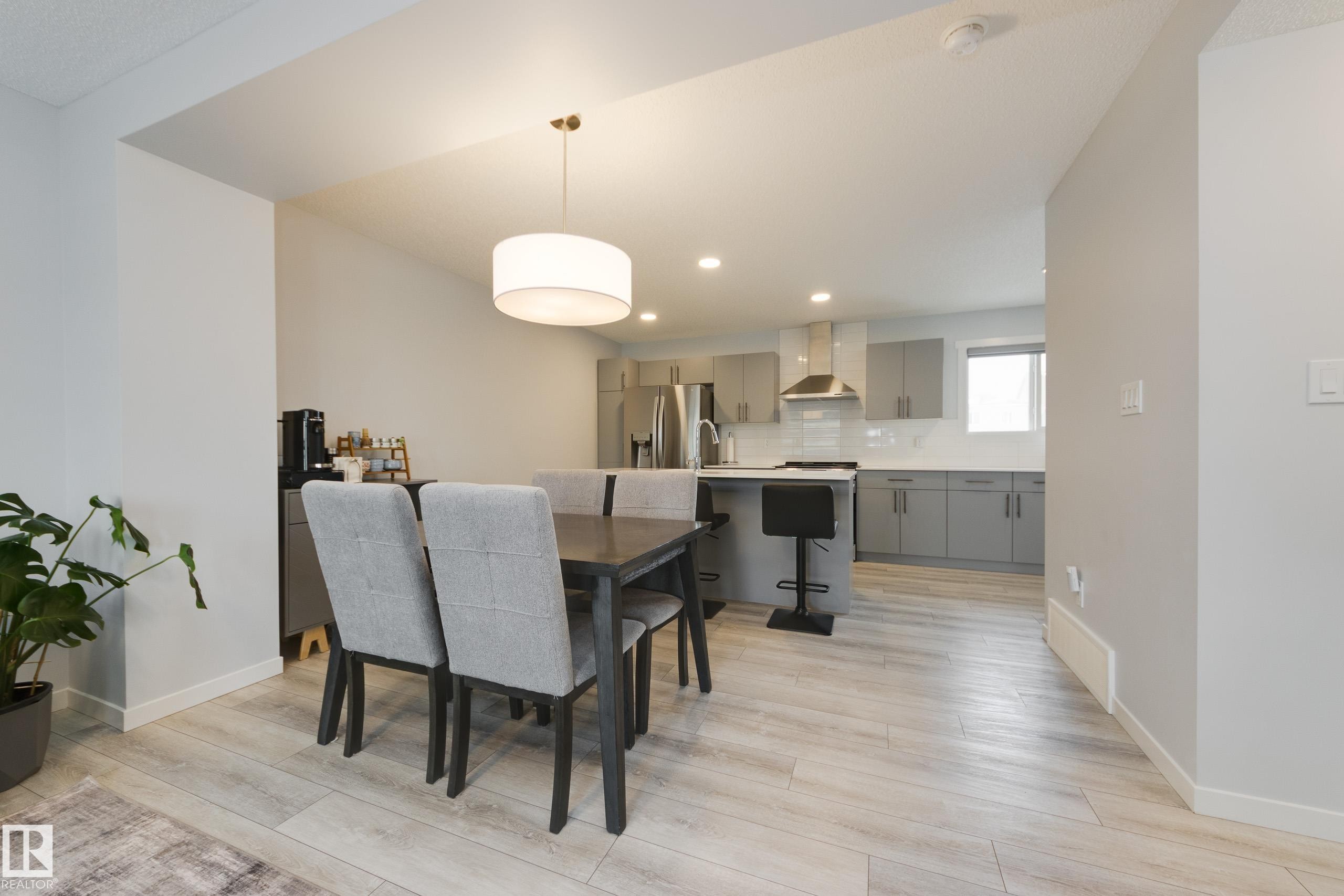 158 Secord Drive, Edmonton, AB - Indoor Photo Showing Dining Room