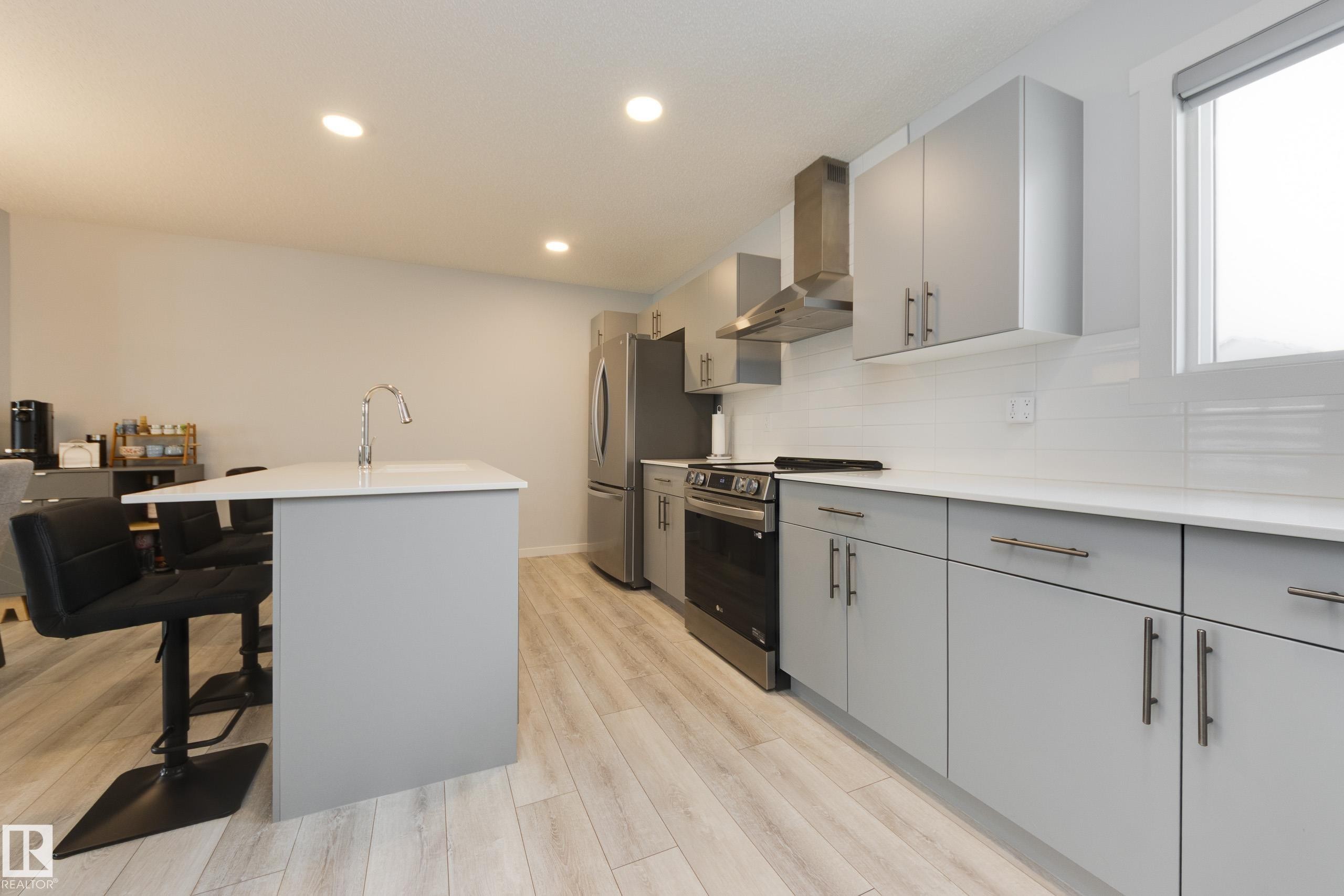 158 Secord Drive, Edmonton, AB - Indoor Photo Showing Kitchen