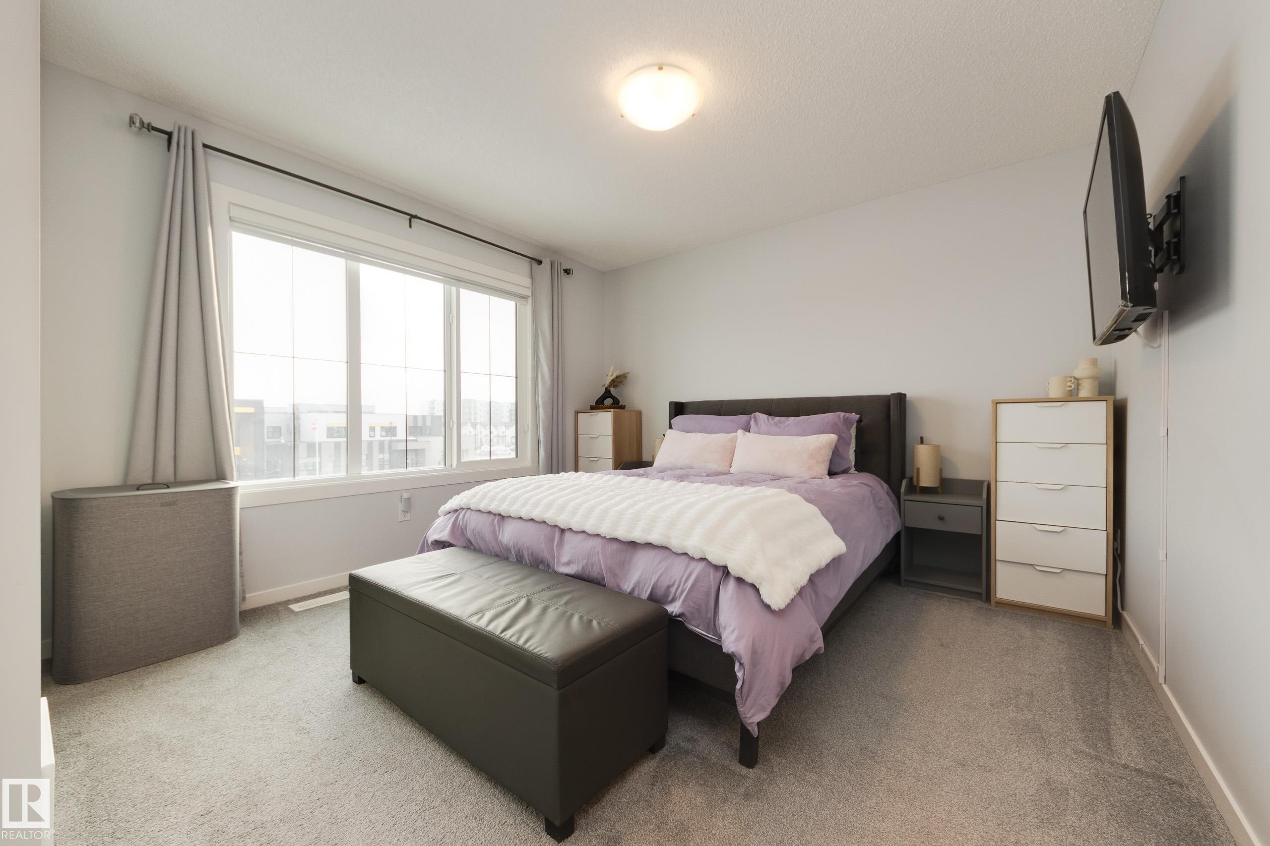 158 Secord Drive, Edmonton, AB - Indoor Photo Showing Bedroom