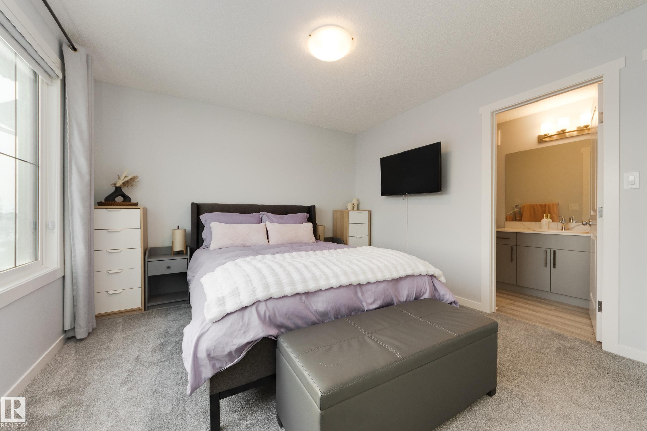 158 Secord Drive, Edmonton, AB - Indoor Photo Showing Bedroom