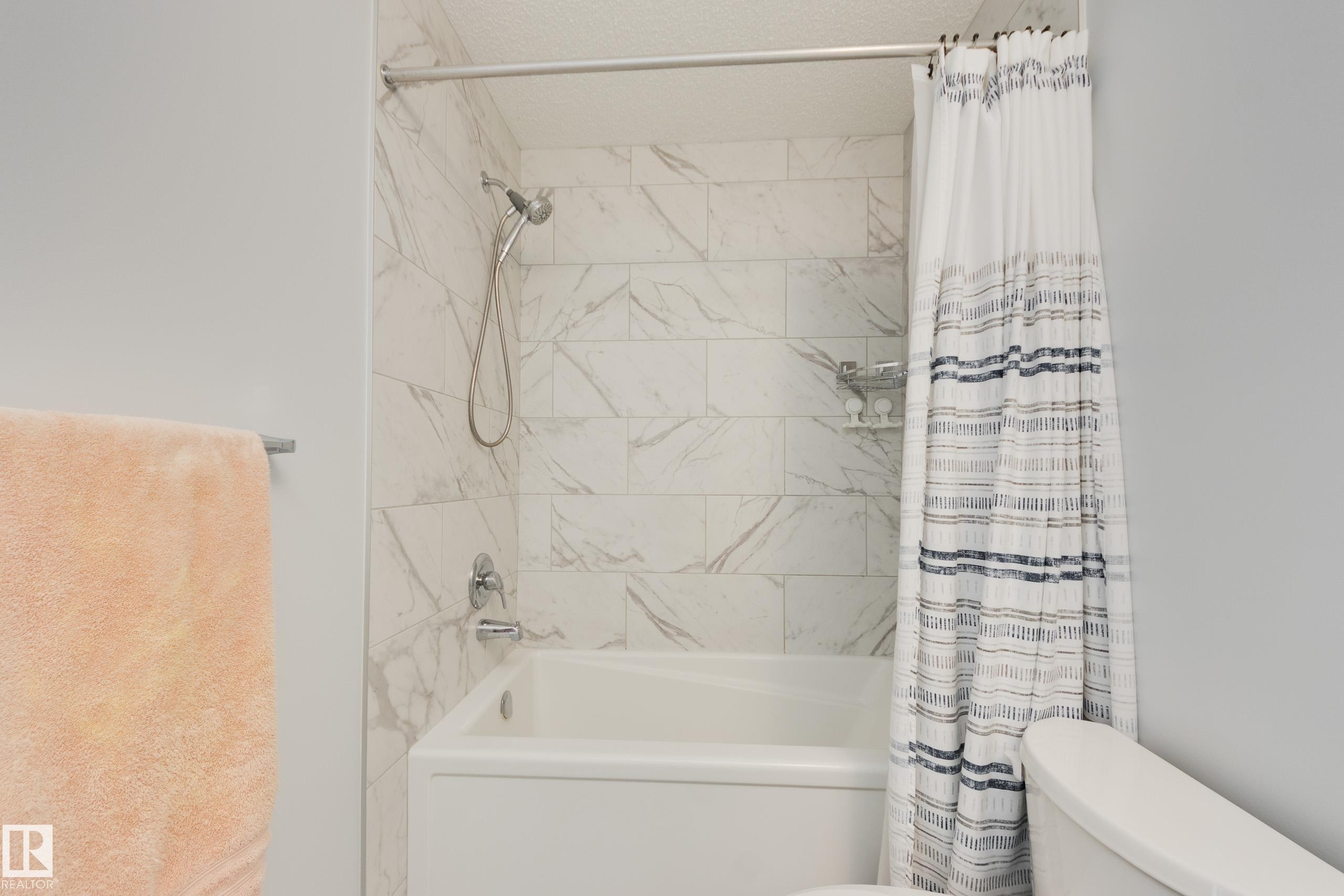 158 Secord Drive, Edmonton, AB - Indoor Photo Showing Bathroom