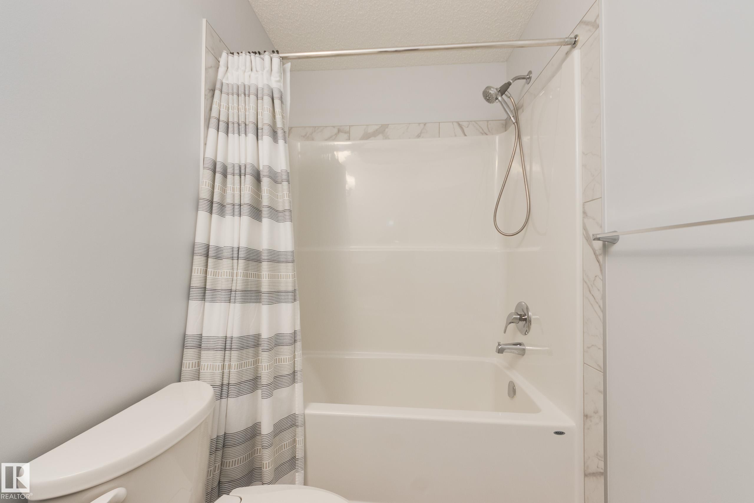 158 Secord Drive, Edmonton, AB - Indoor Photo Showing Bathroom