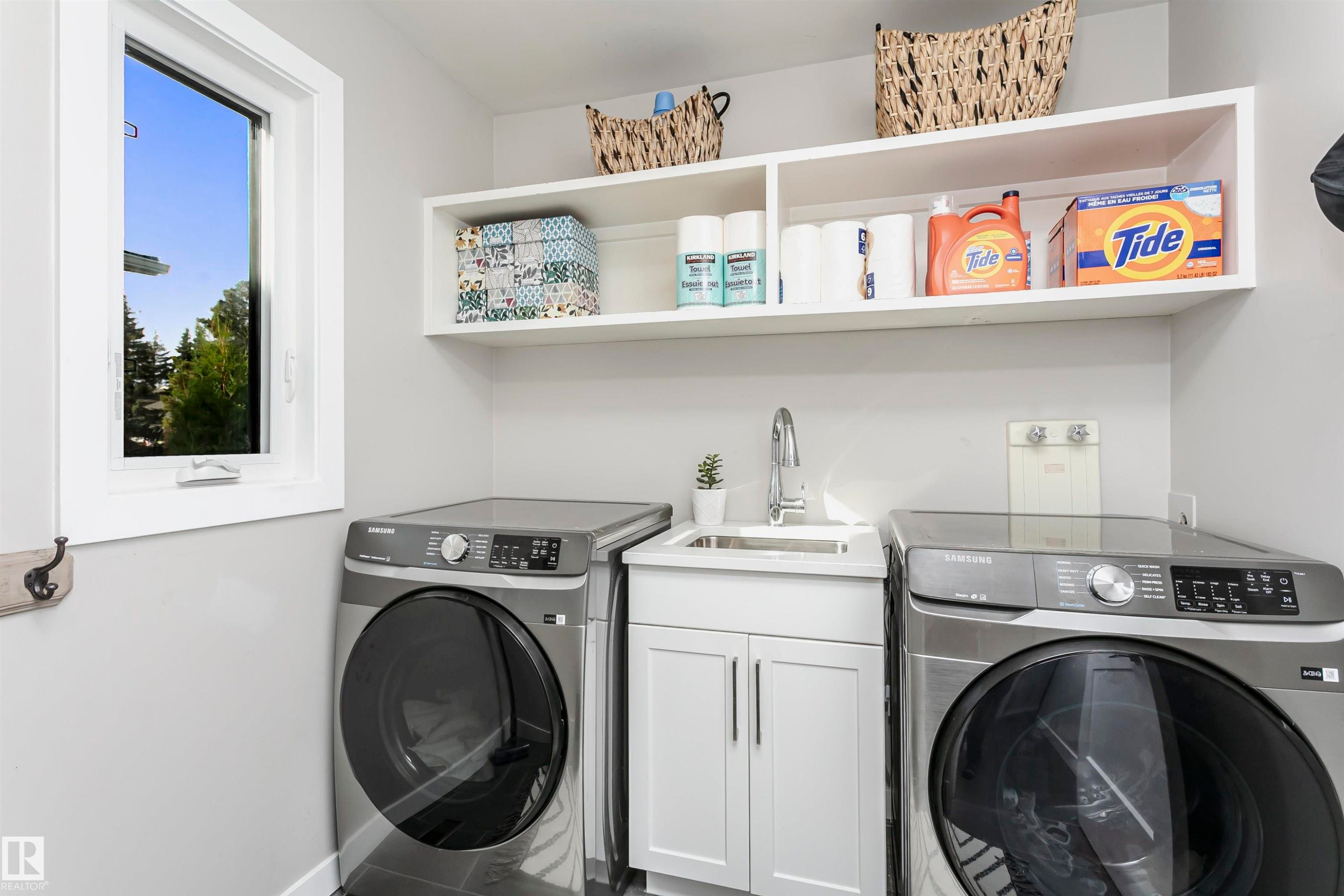 177 Wolf Willow Crescent, Edmonton, AB - Indoor Photo Showing Laundry Room