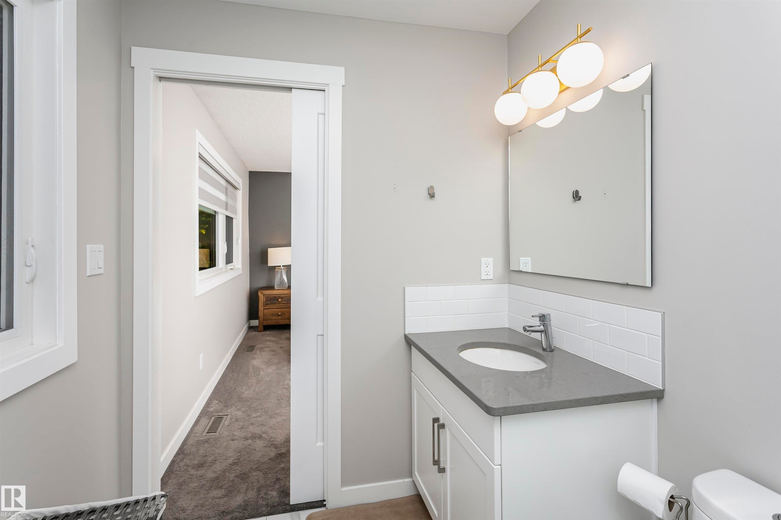 177 Wolf Willow Crescent, Edmonton, AB - Indoor Photo Showing Bathroom