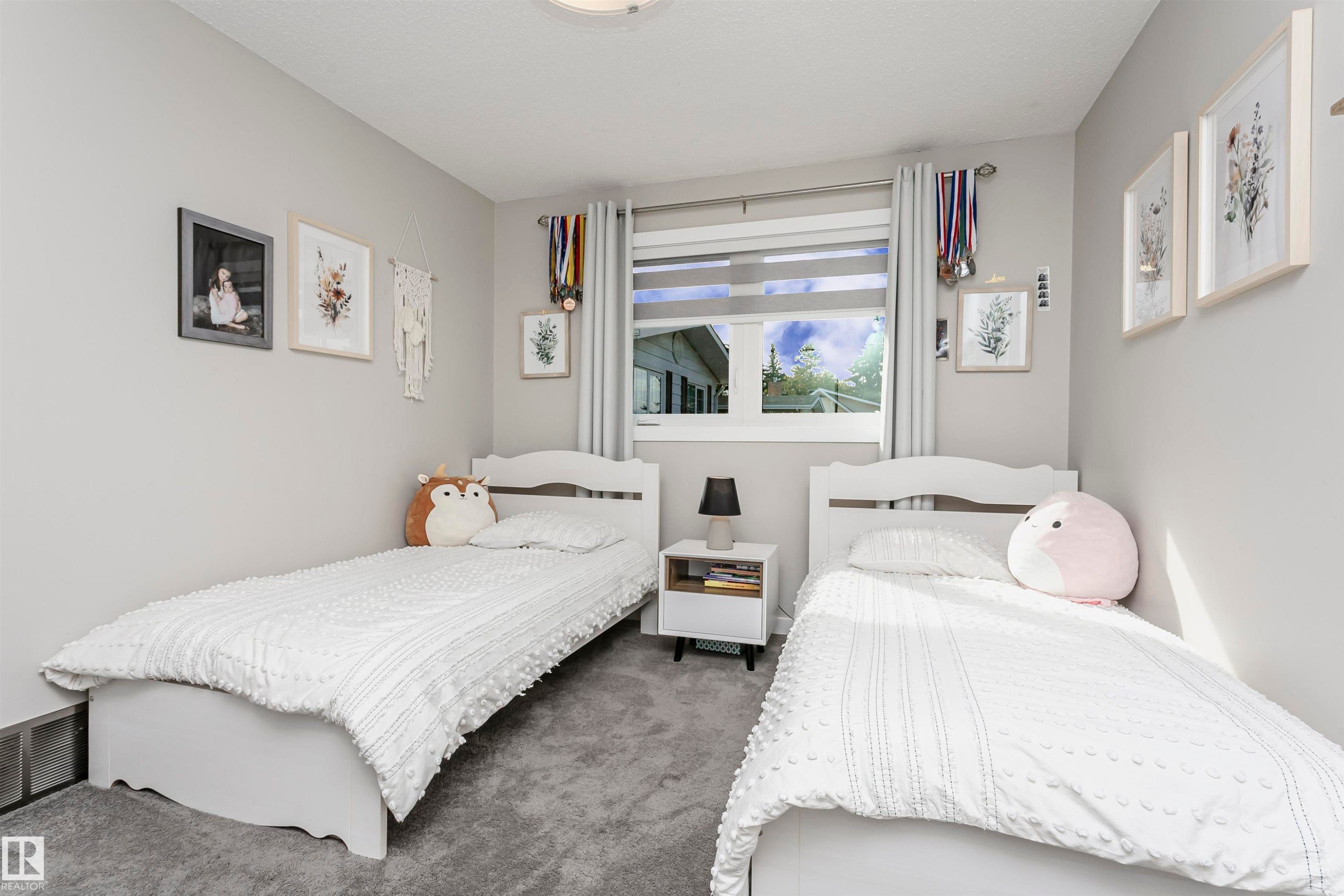 177 Wolf Willow Crescent, Edmonton, AB - Indoor Photo Showing Bedroom