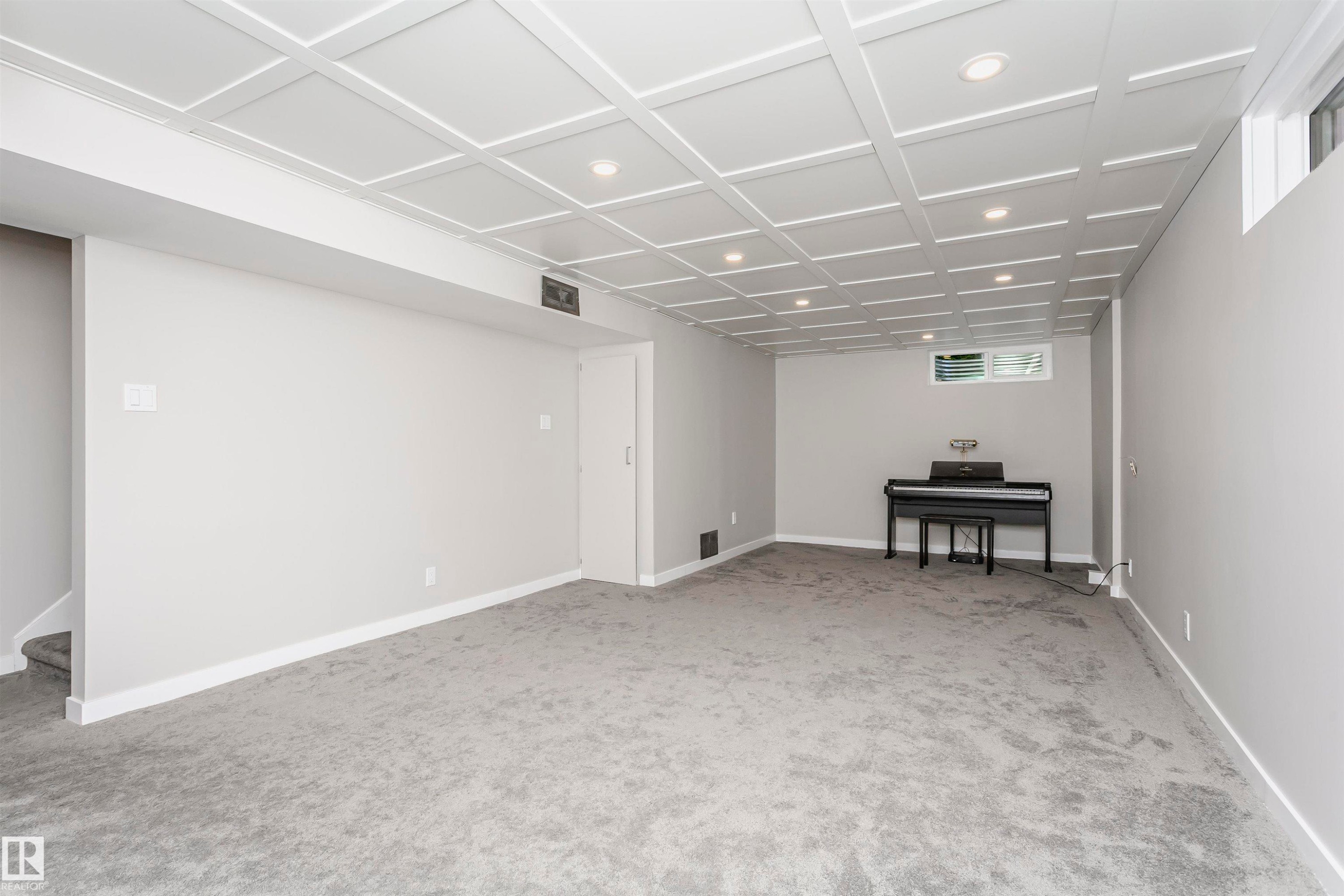 177 Wolf Willow Crescent, Edmonton, AB - Indoor Photo Showing Other Room