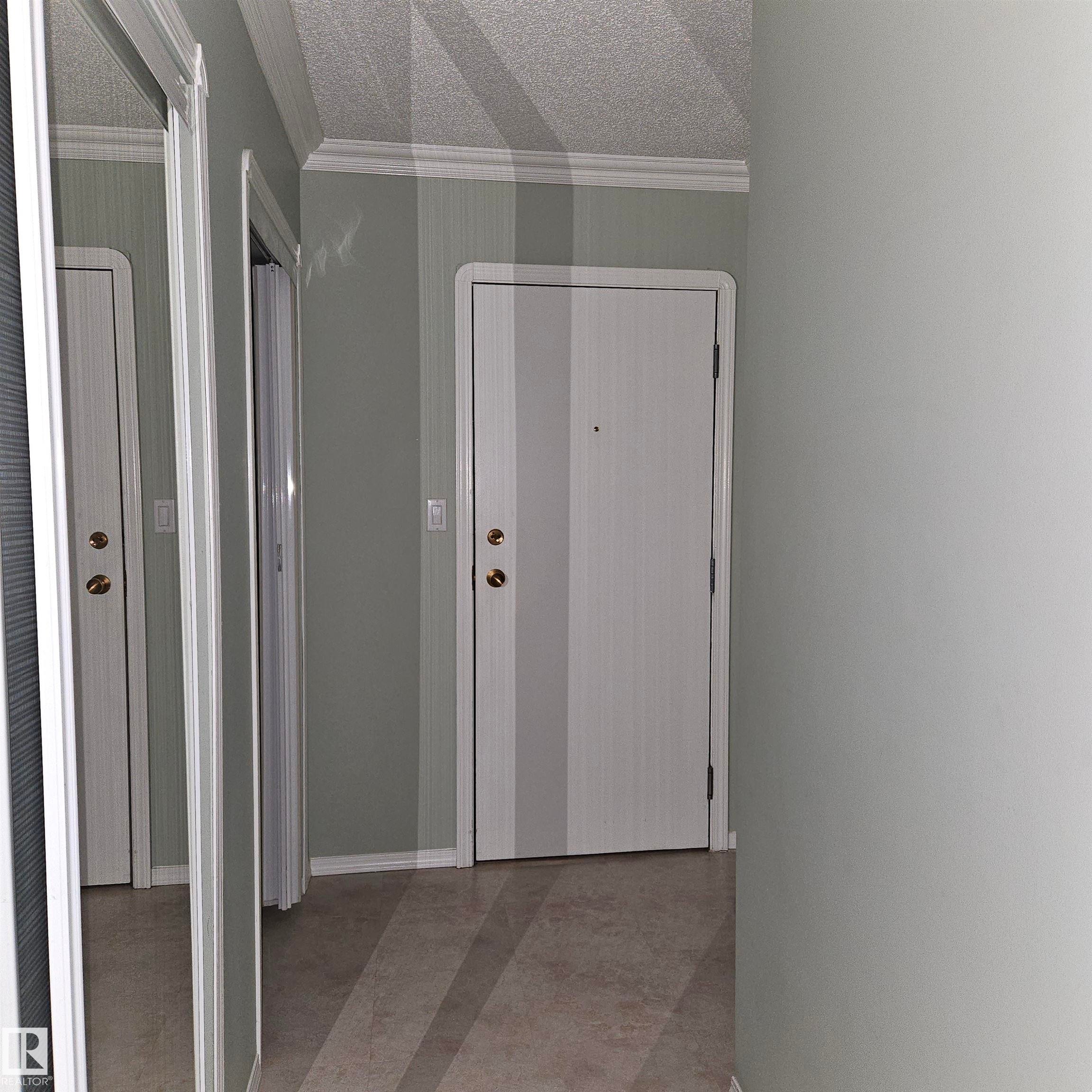 Edmonton, AB - Indoor Photo Showing Other Room