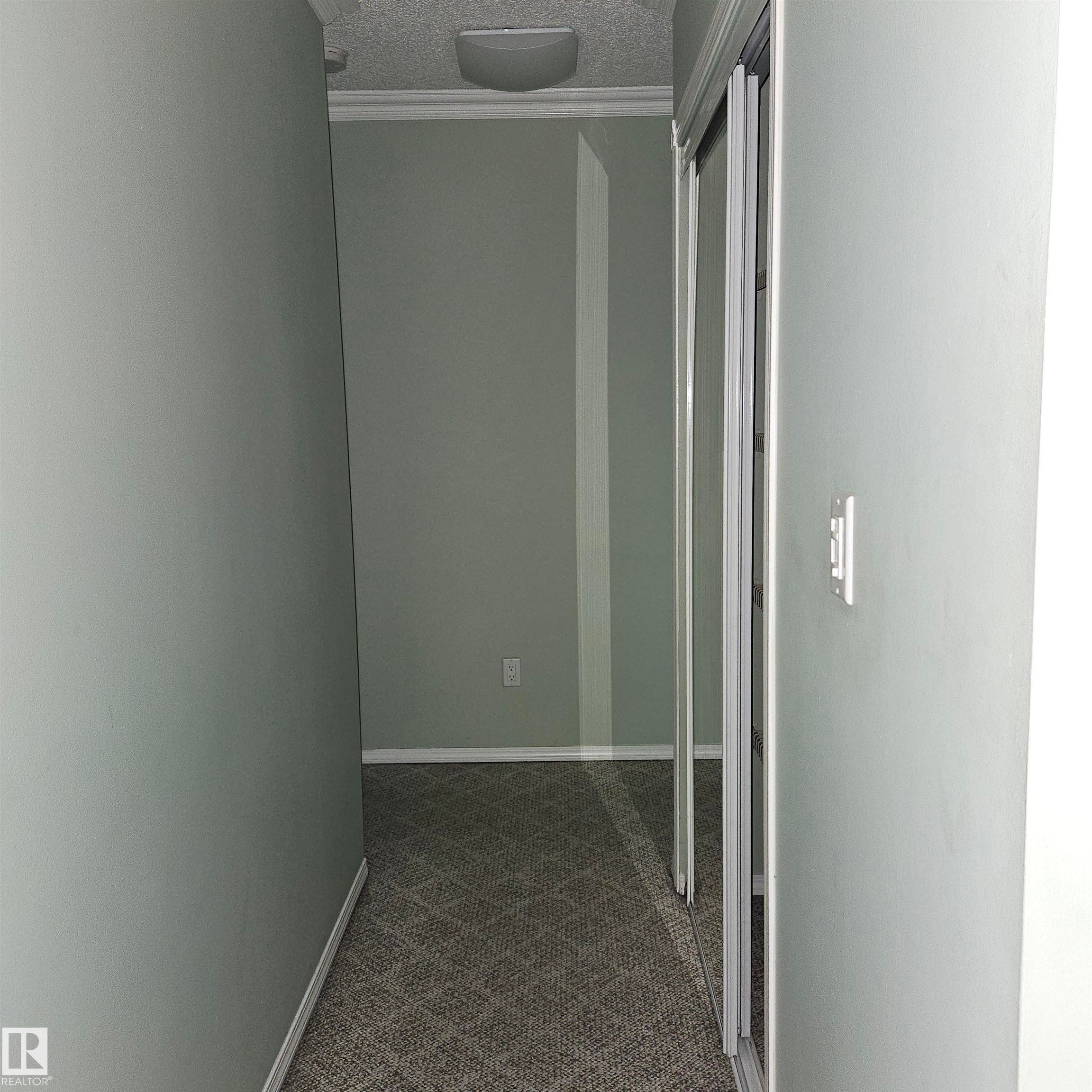 Edmonton, AB - Indoor Photo Showing Other Room