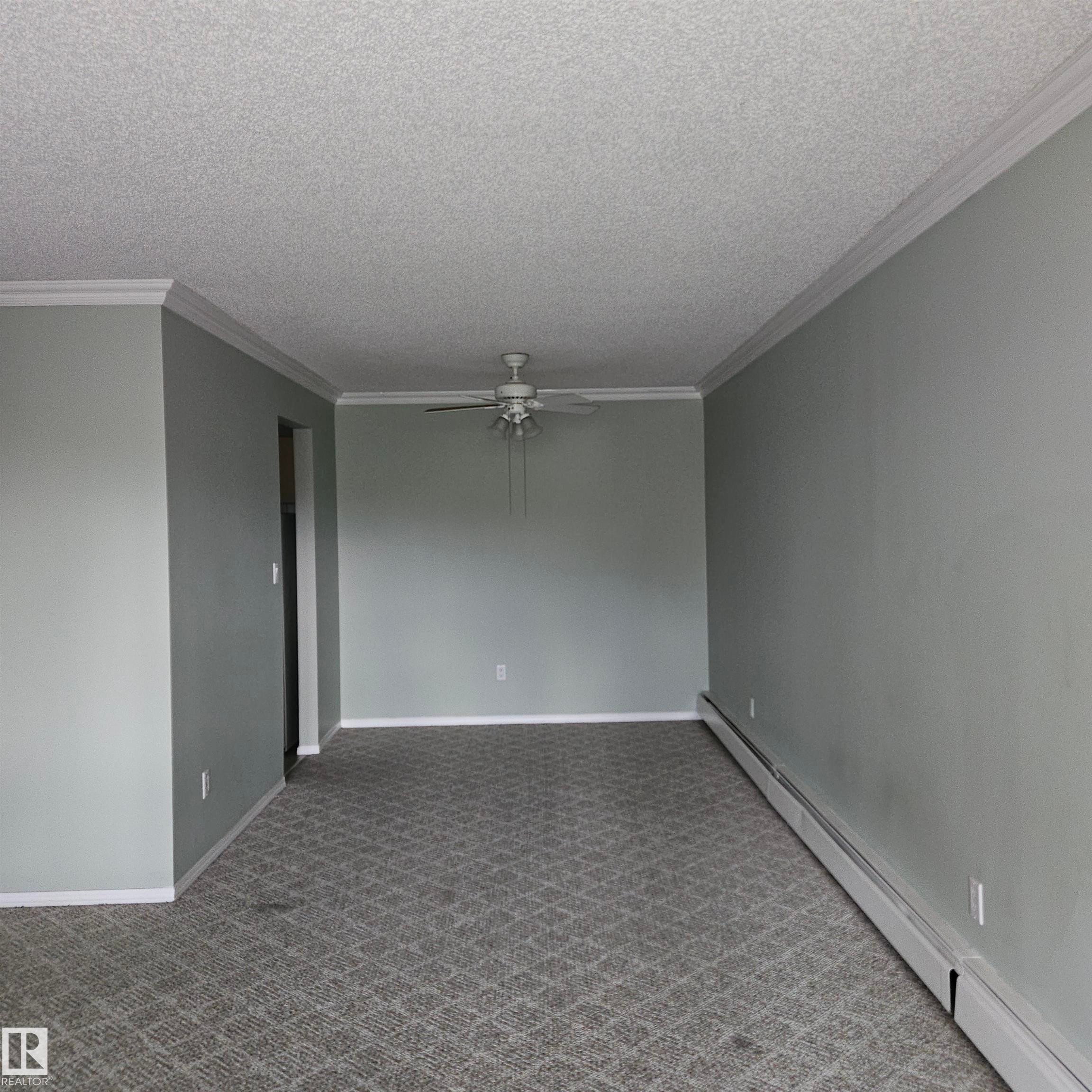 Edmonton, AB - Indoor Photo Showing Other Room