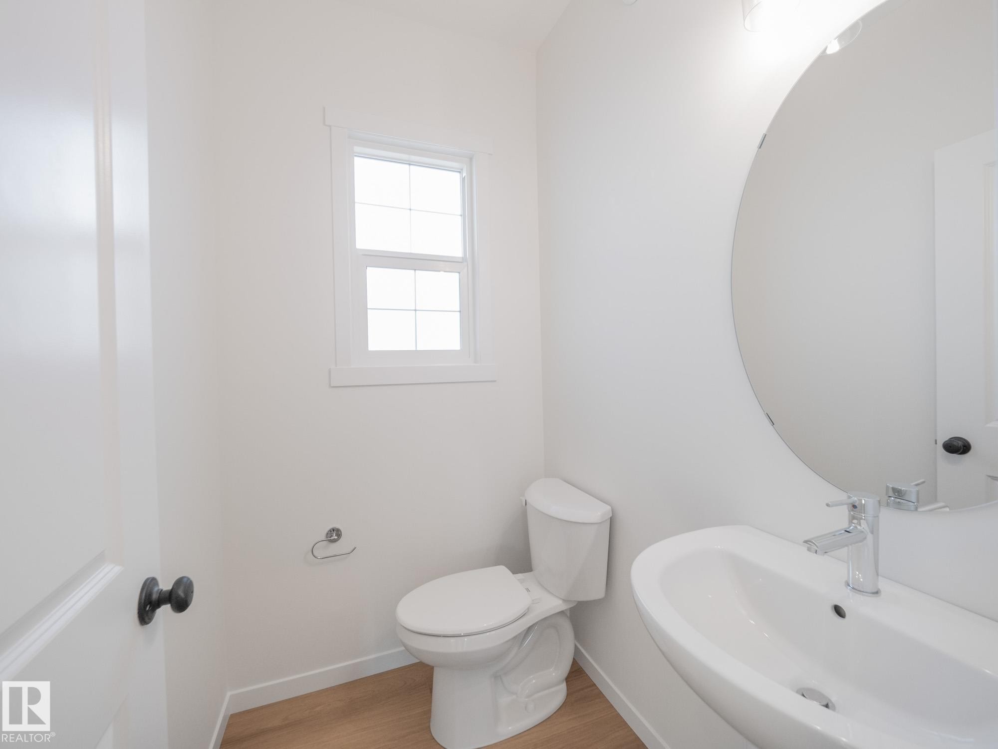 675 173 Avenue, Edmonton, AB - Indoor Photo Showing Bathroom
