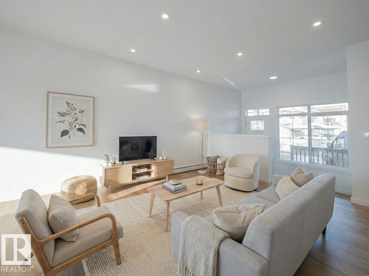 675 173 Avenue, Edmonton, AB - Indoor Photo Showing Living Room