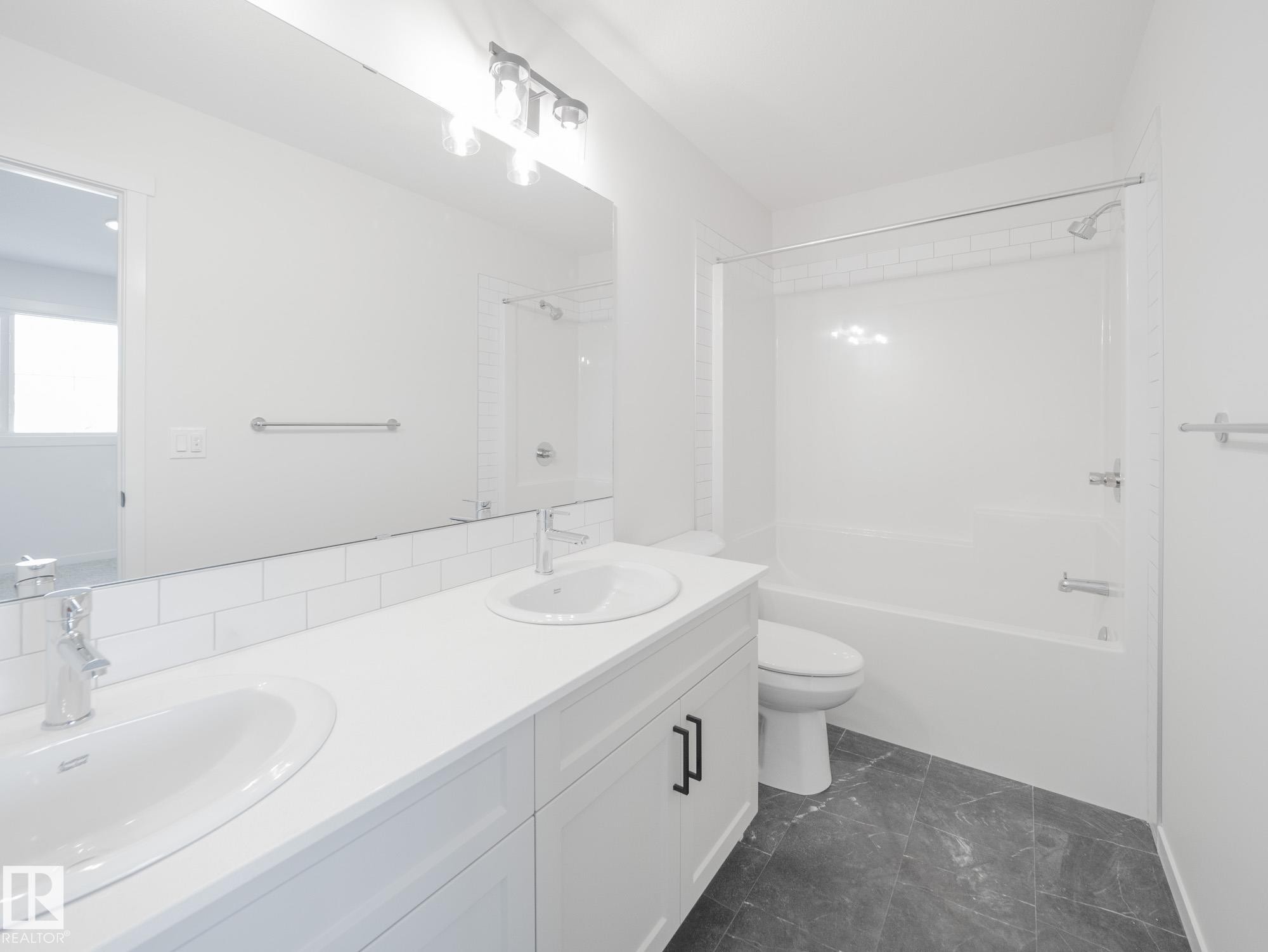 675 173 Avenue, Edmonton, AB - Indoor Photo Showing Bathroom