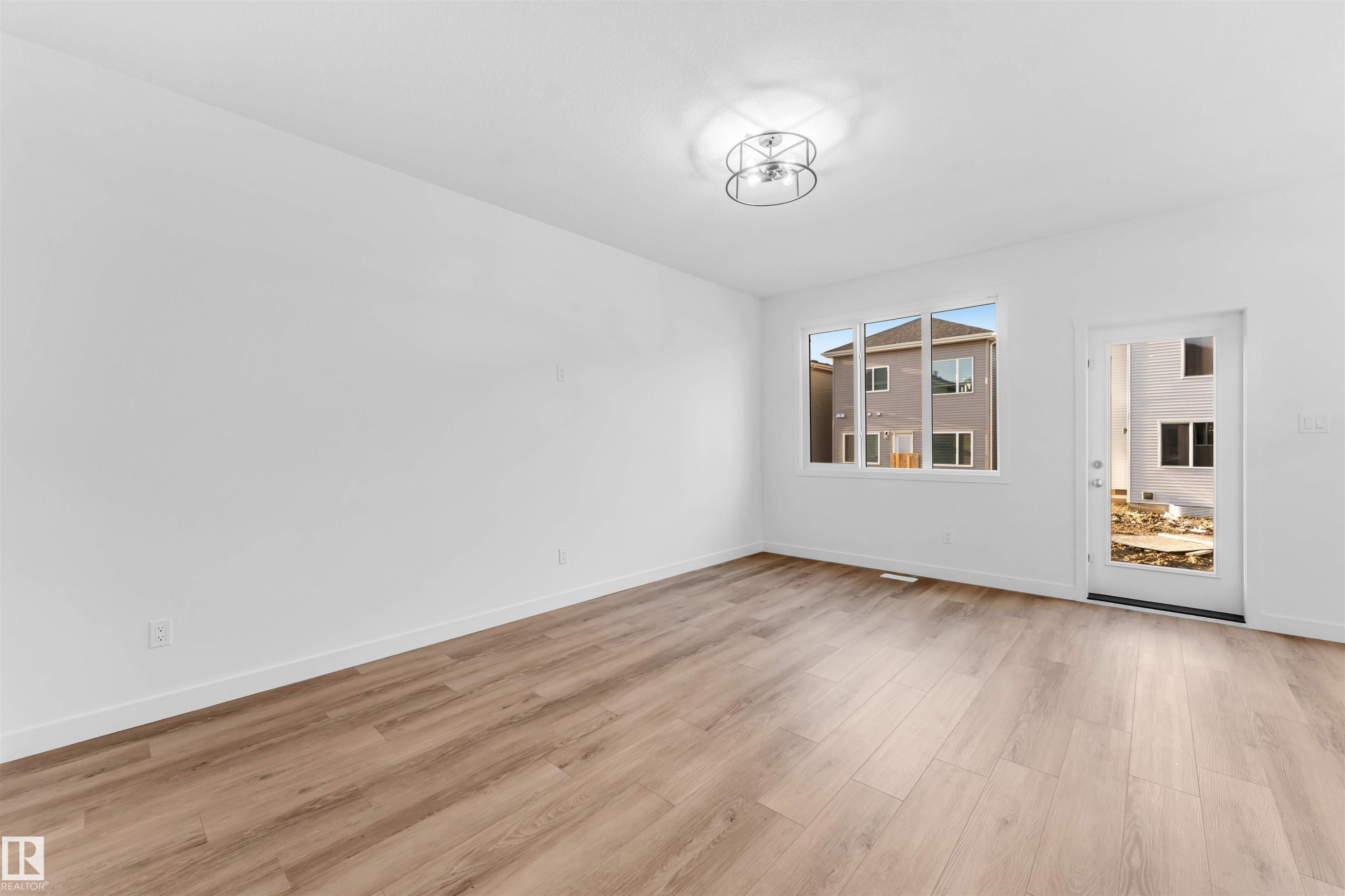 1216 13 Avenue, Edmonton, AB - Indoor Photo Showing Other Room