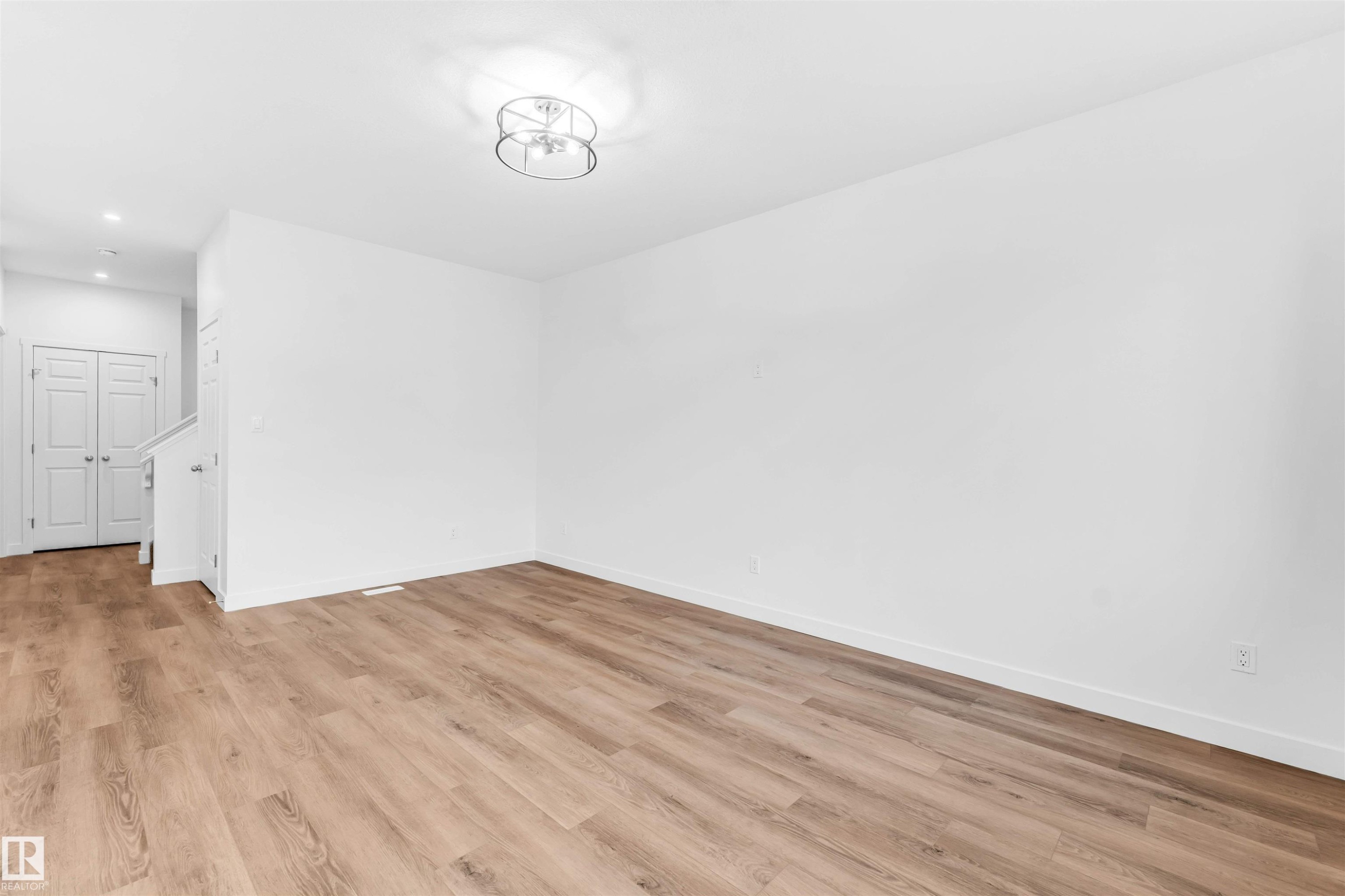 1216 13 Avenue, Edmonton, AB - Indoor Photo Showing Other Room