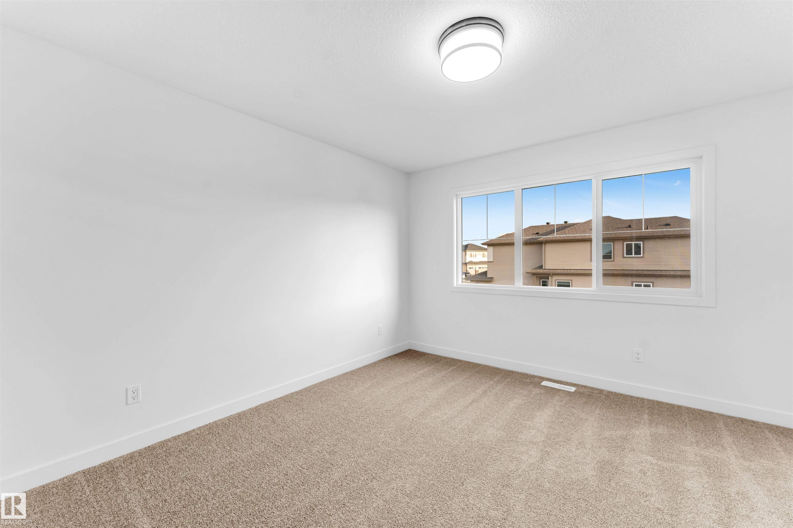 1216 13 Avenue, Edmonton, AB - Indoor Photo Showing Other Room