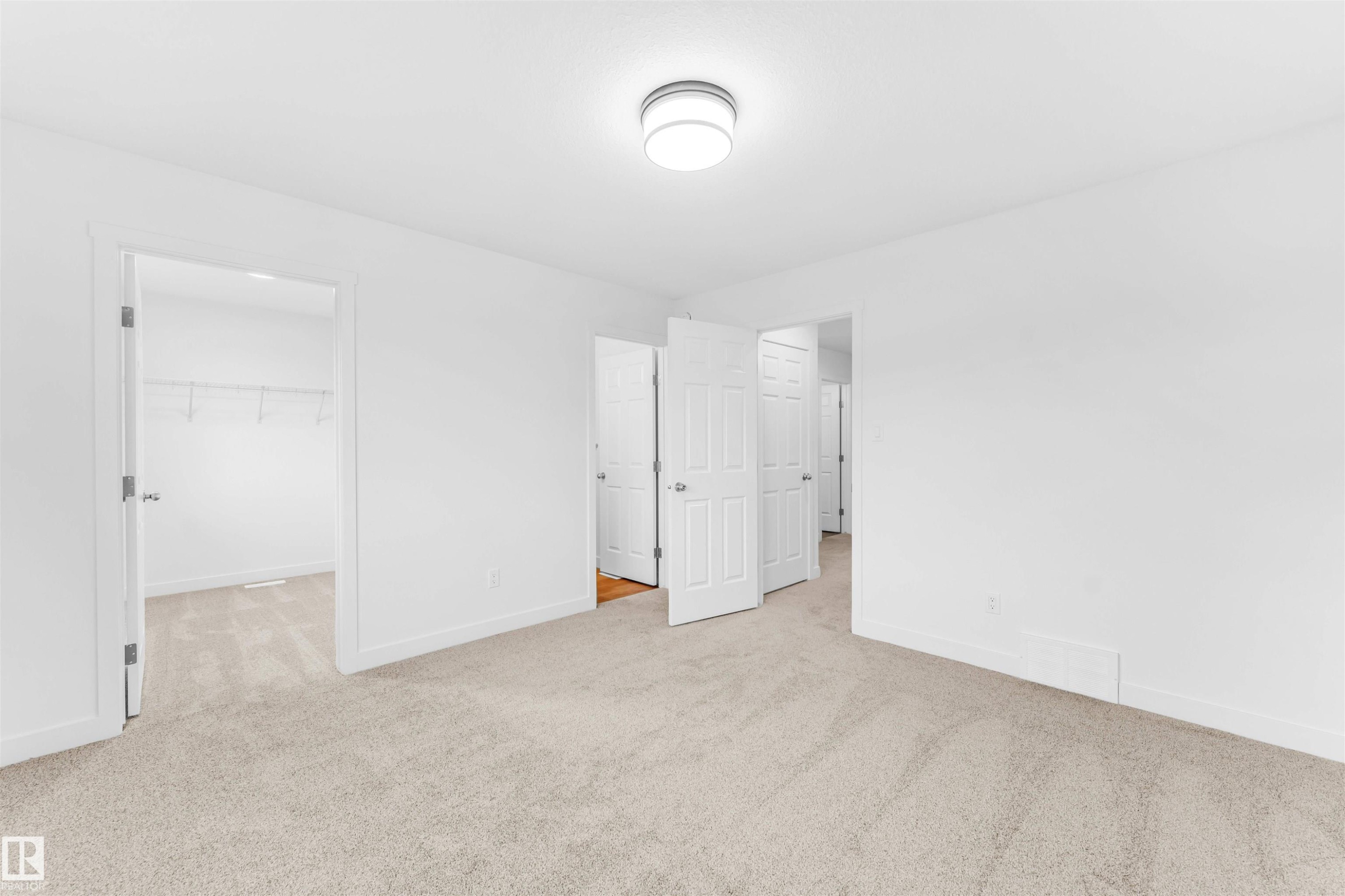 1216 13 Avenue, Edmonton, AB - Indoor Photo Showing Other Room